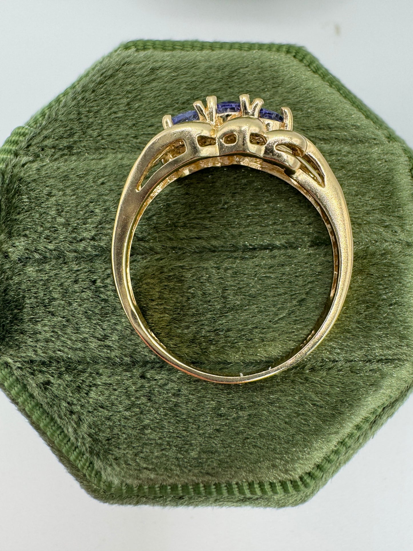 9ct gold tanzanite and diamond ring