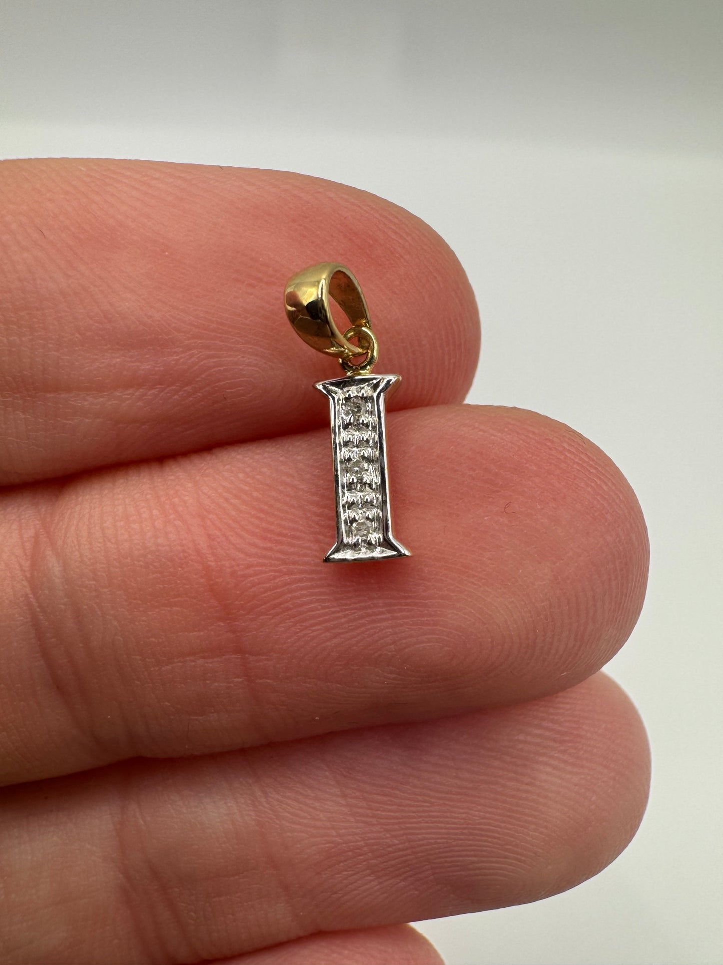 9ct gold diamond initial I pendant
