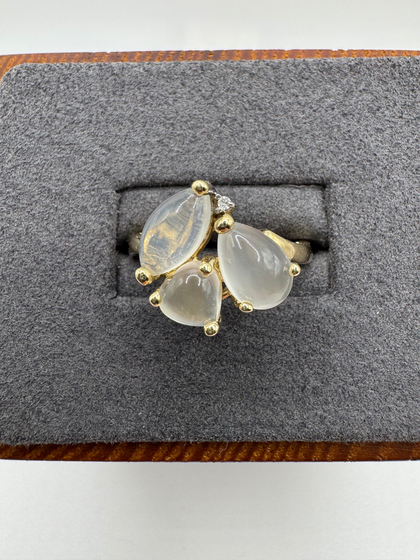 9ct gold moonstone and diamond ring