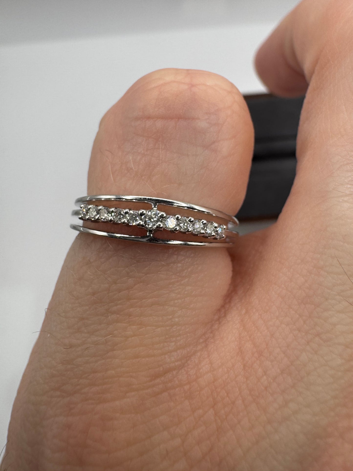 18ct white gold diamond ring