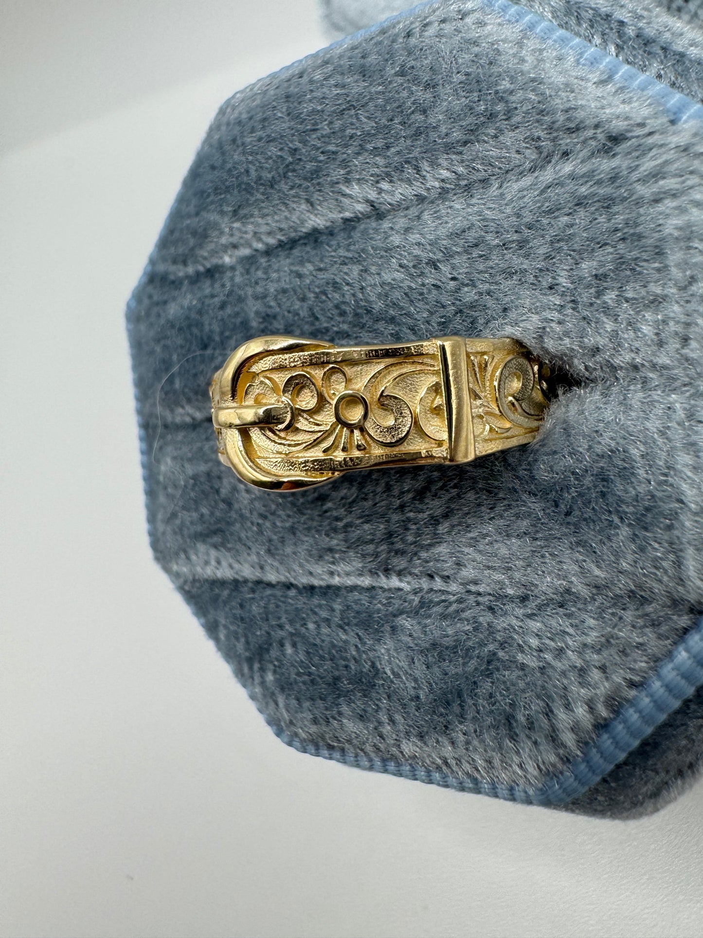 9ct gold engraved buckle ring