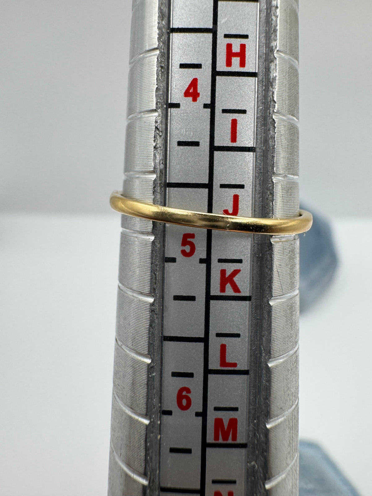 9ct gold sapphire ring