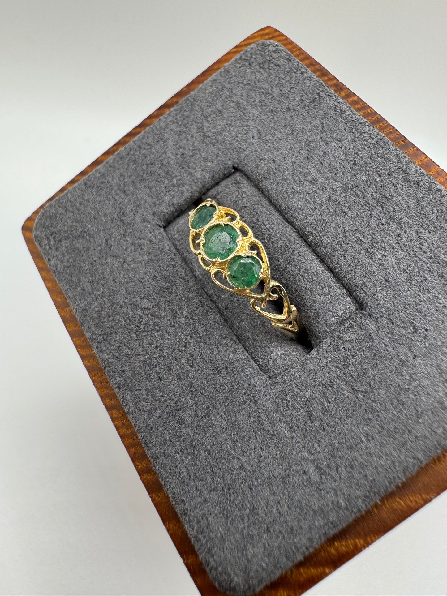 9ct gold emerald ring