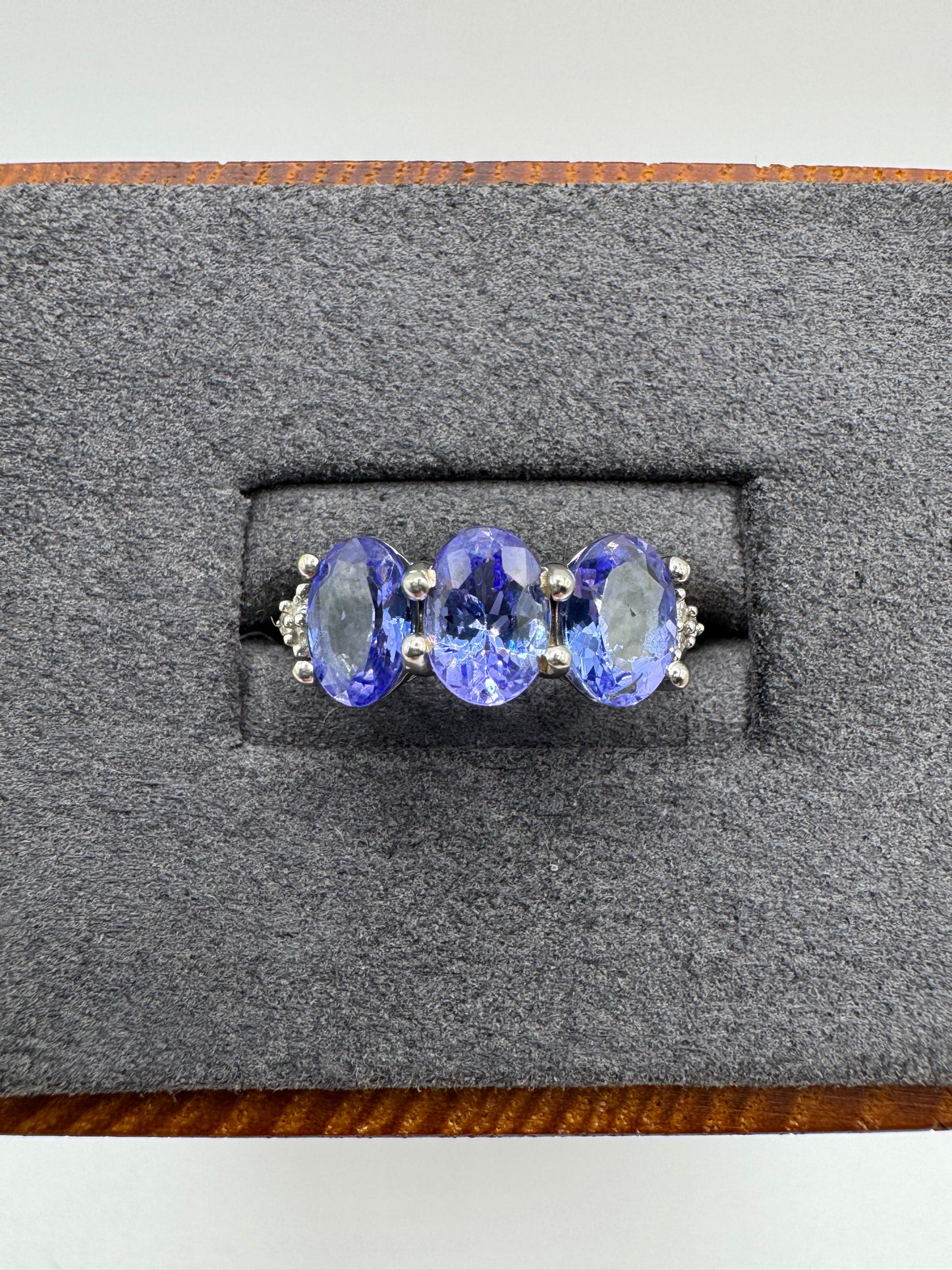 9ct white gold tanzanite and diamond ring