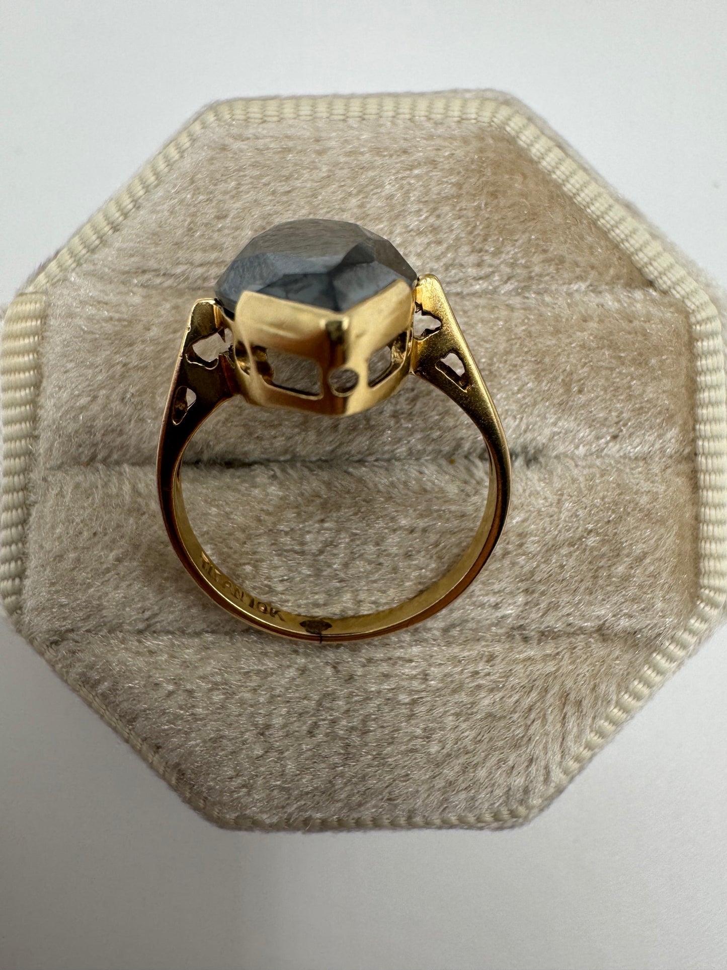 9ct gold hematite ring