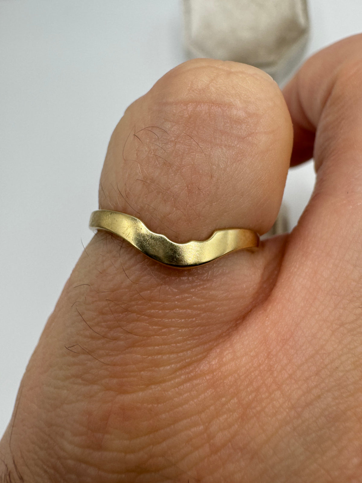 9ct gold shaped wishbone ring