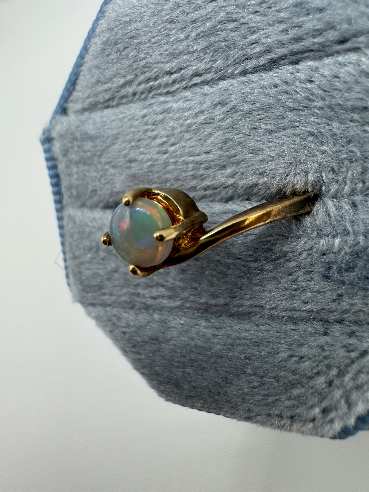 9ct gold opal twist ring