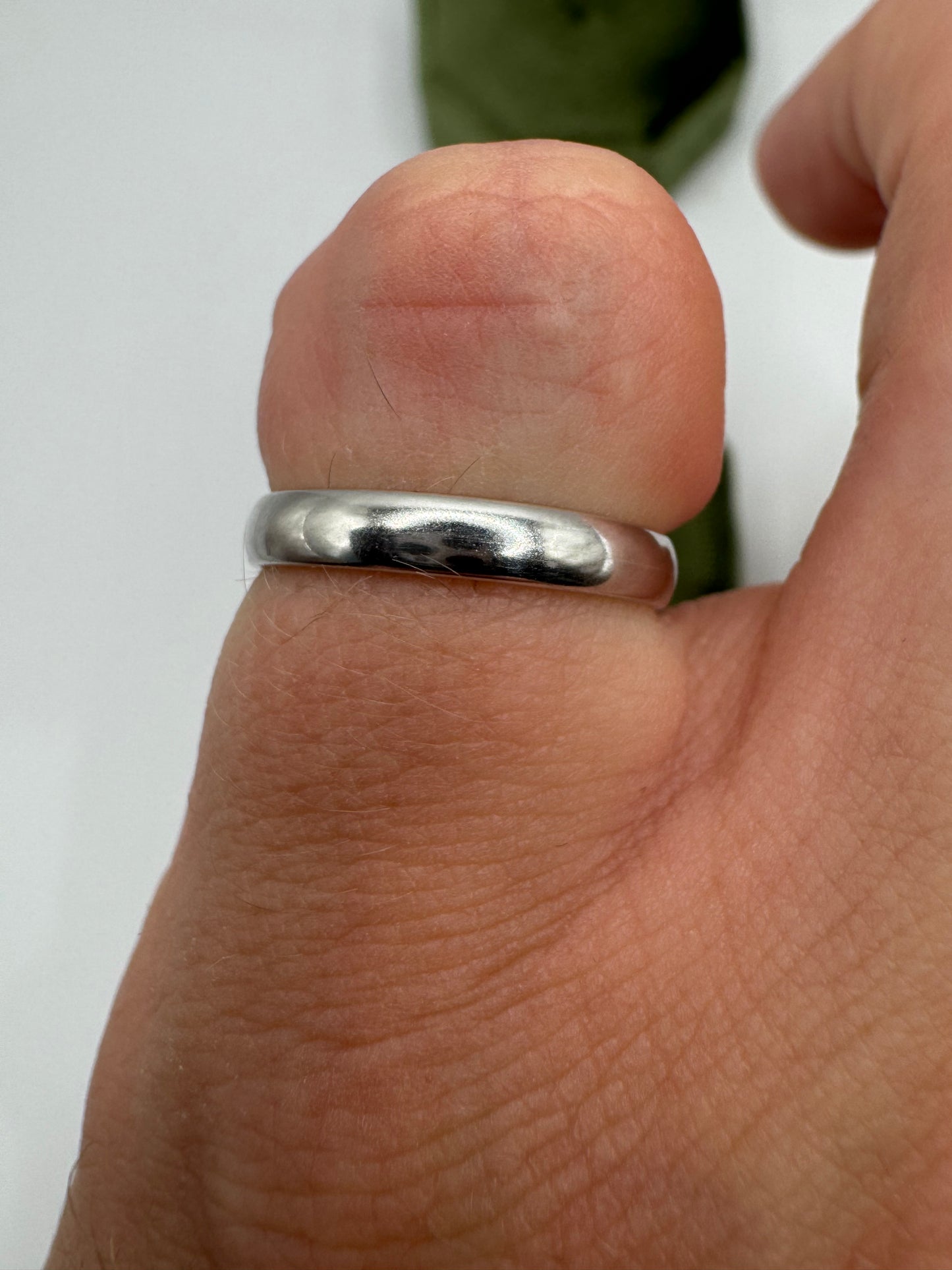 9ct white gold plain band
