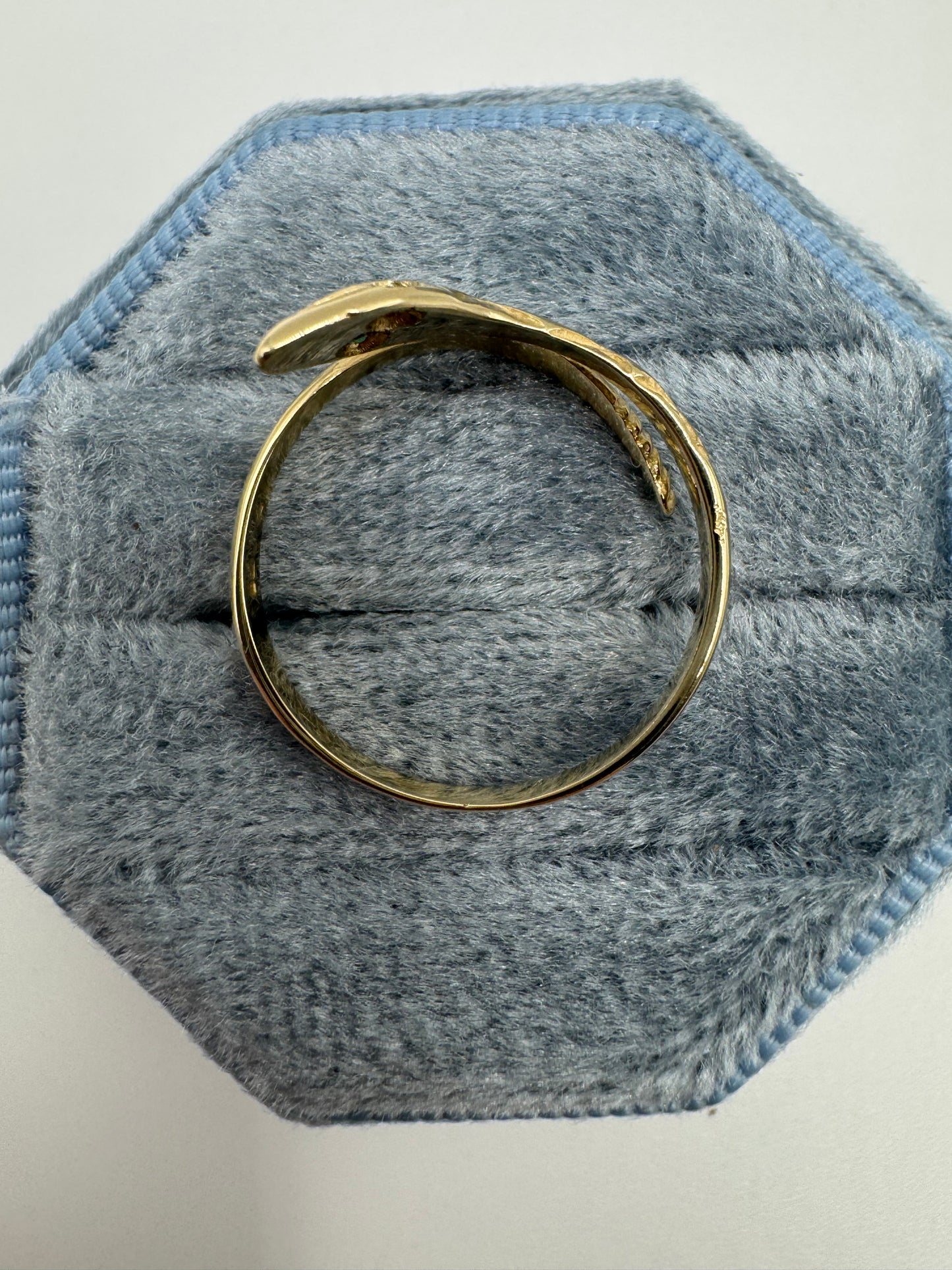9ct gold emerald snake ring