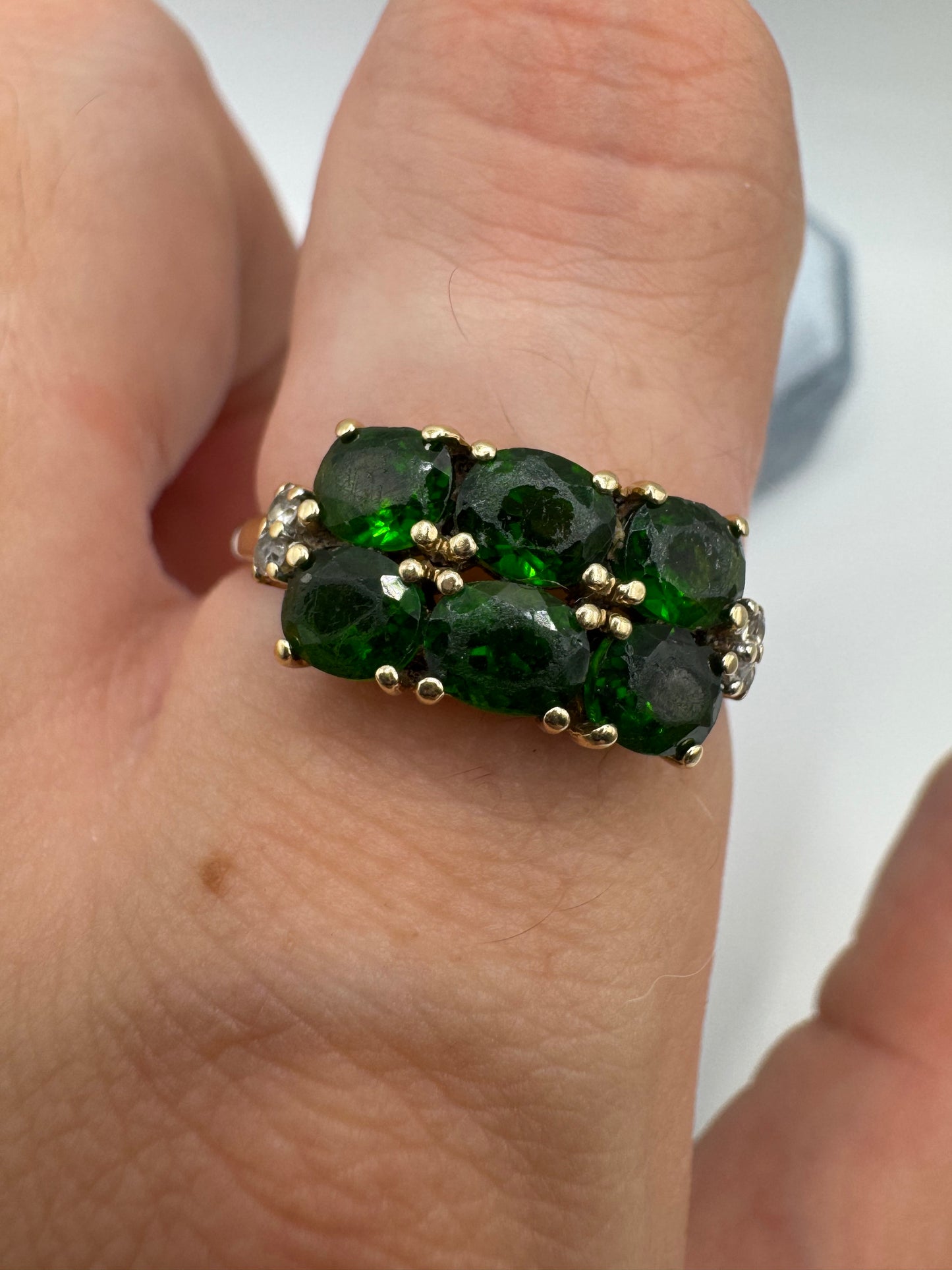 9ct gold diopside and zircon ring
