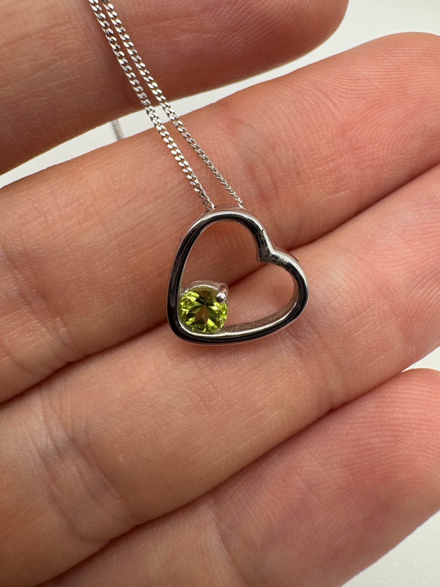 9ct white gold peridot necklace