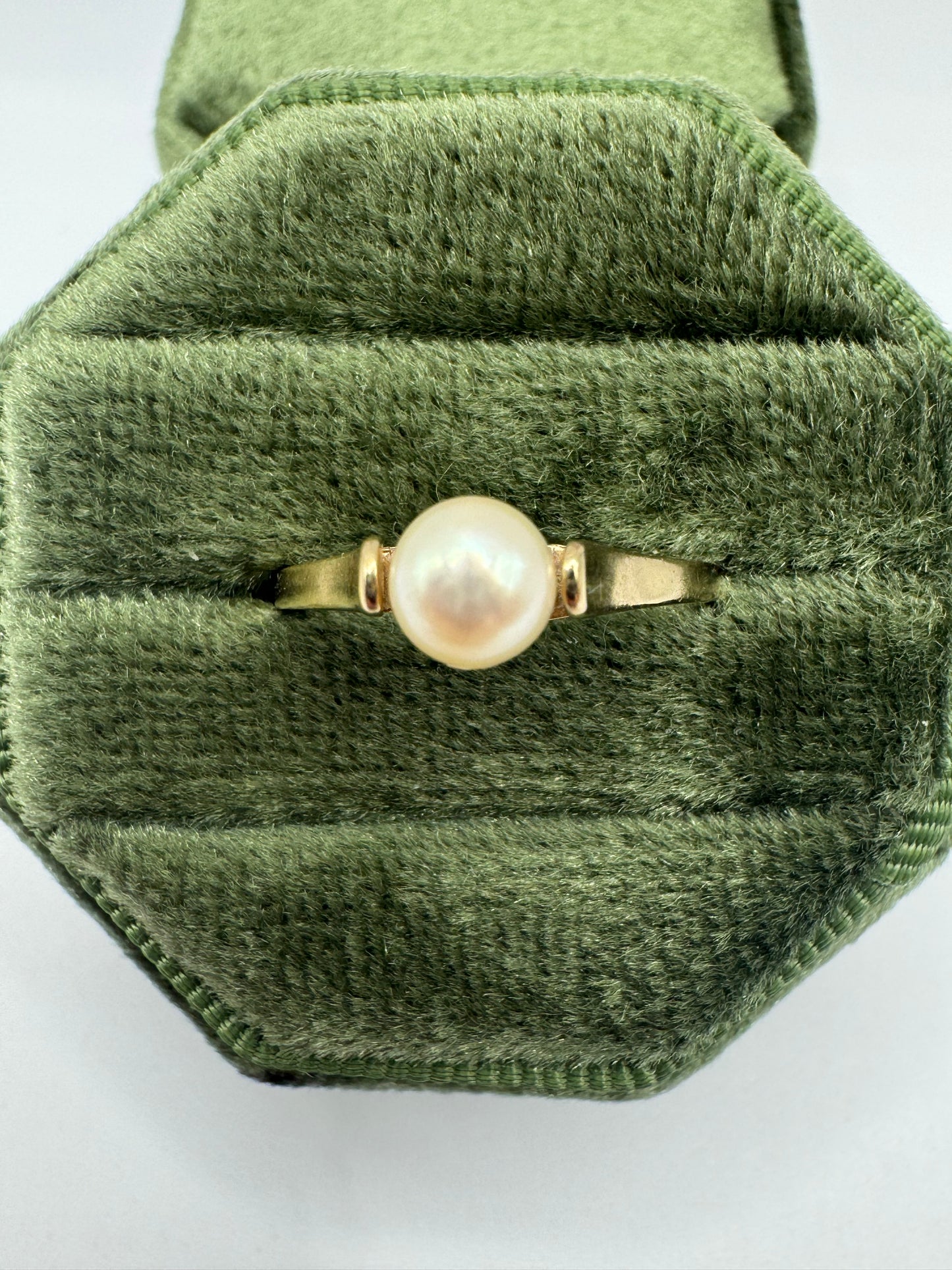9ct gold pearl ring