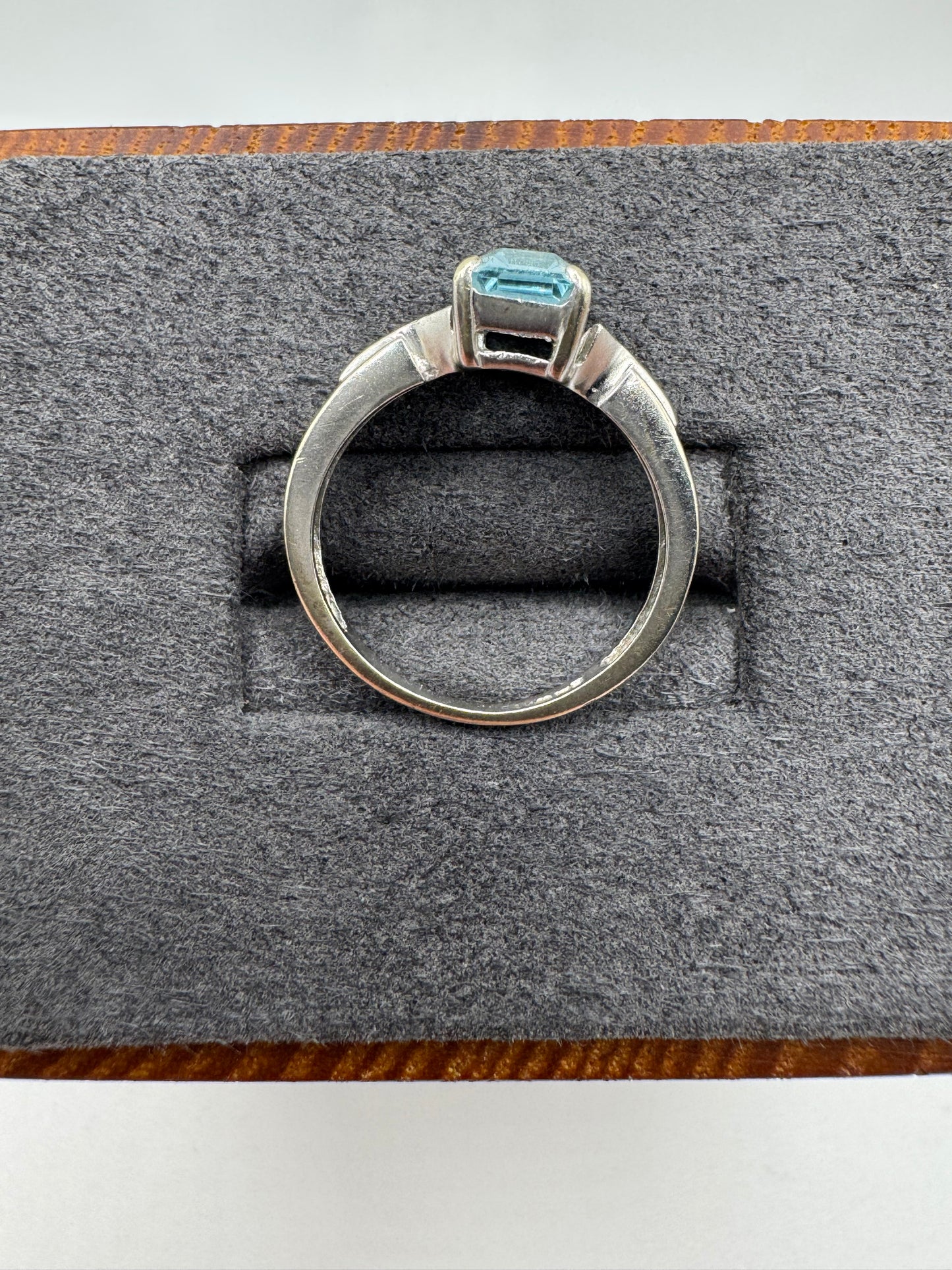 9ct white gold topaz ring