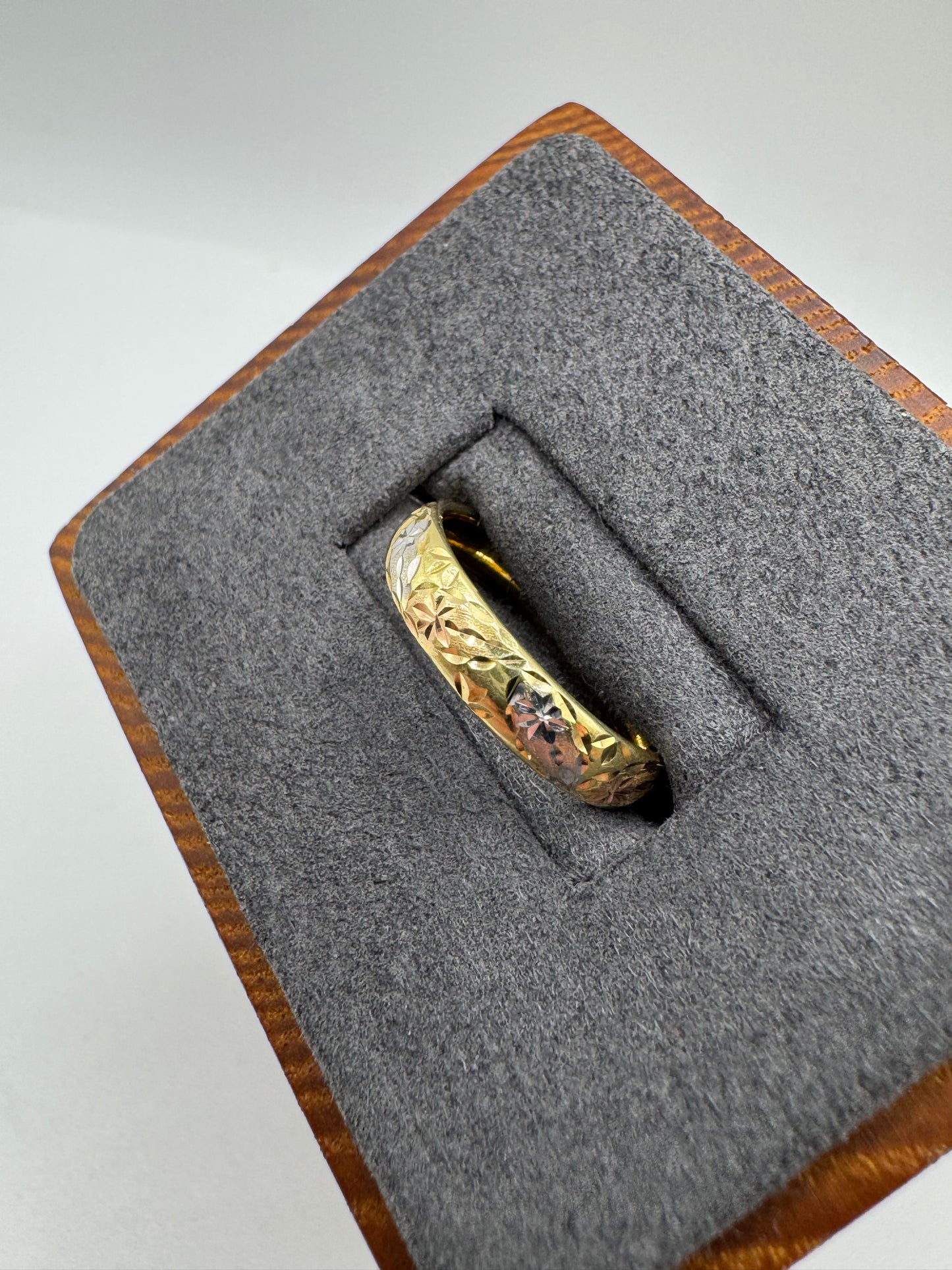 9ct two-tone gold engraved band