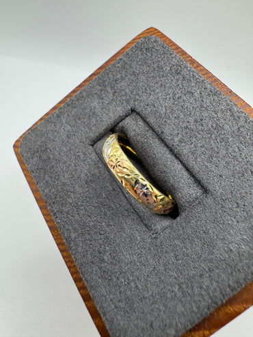 9ct two-tone gold engraved band