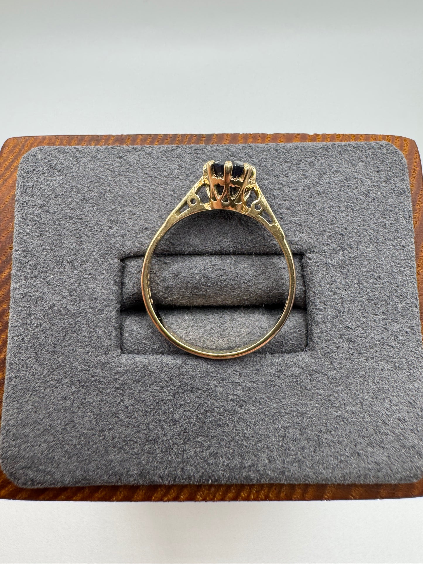 9ct gold sapphire ring