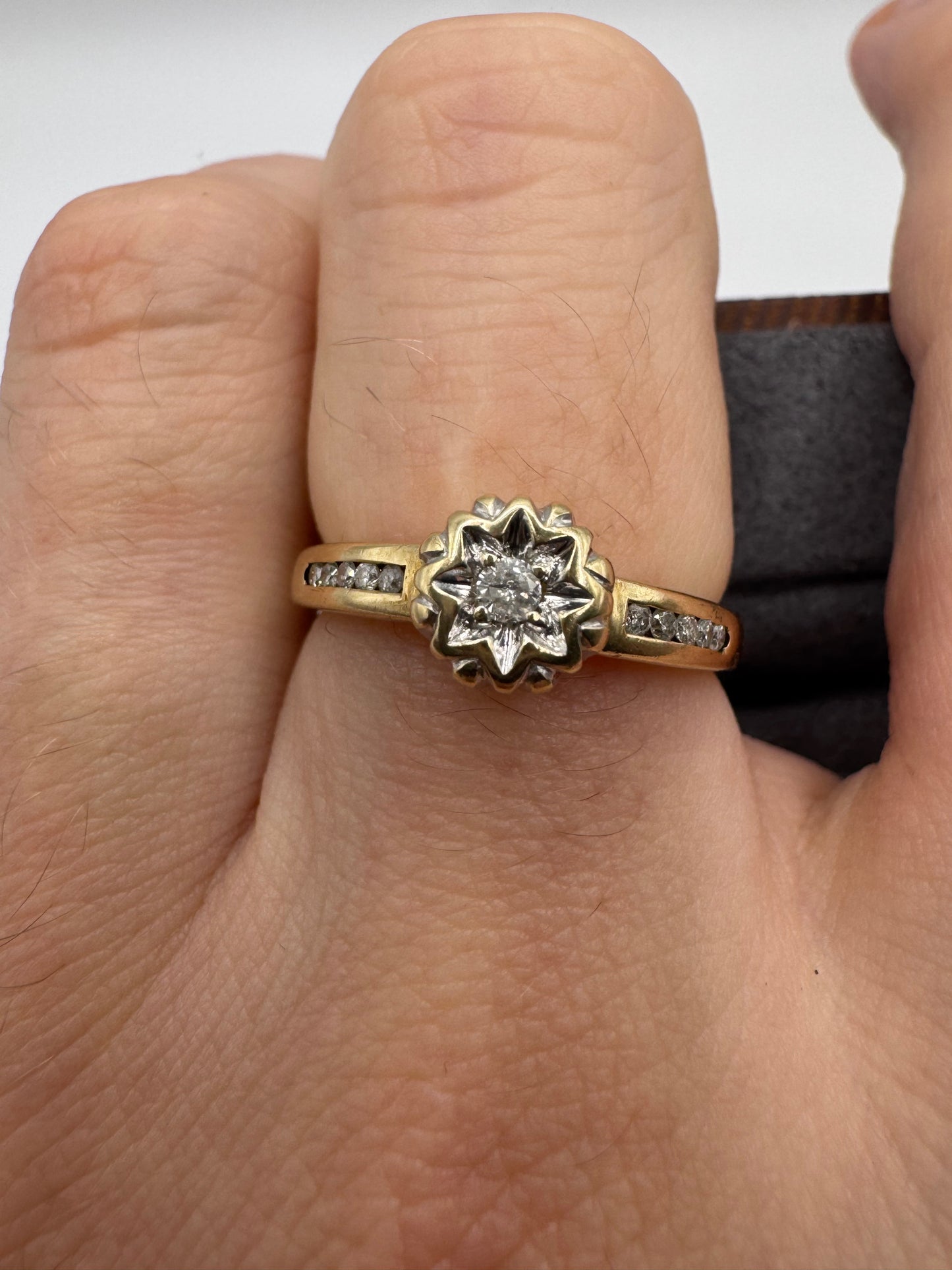 9ct gold 0.15ct diamond ring