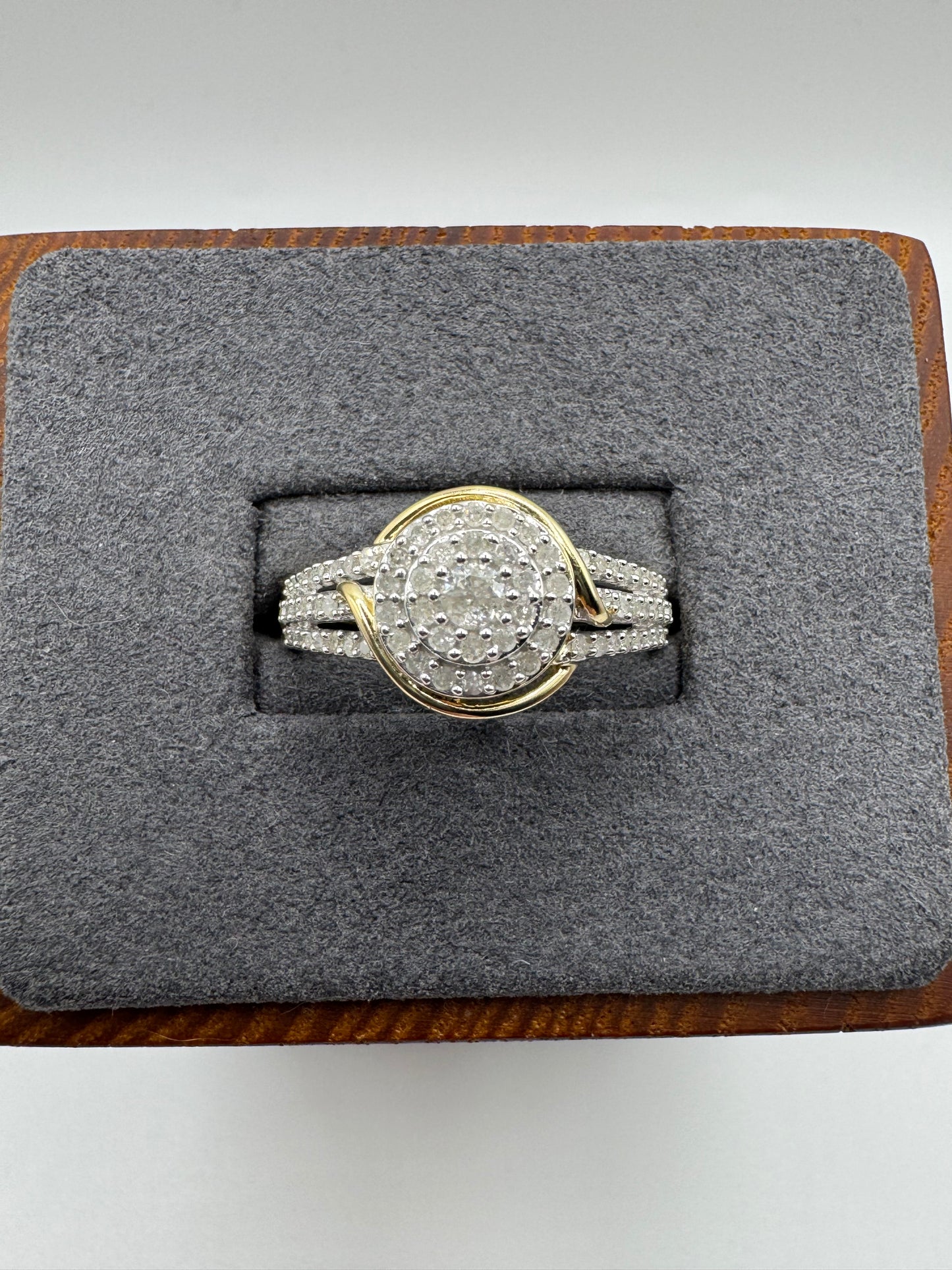 9ct gold 0.5ct diamond cluster ring