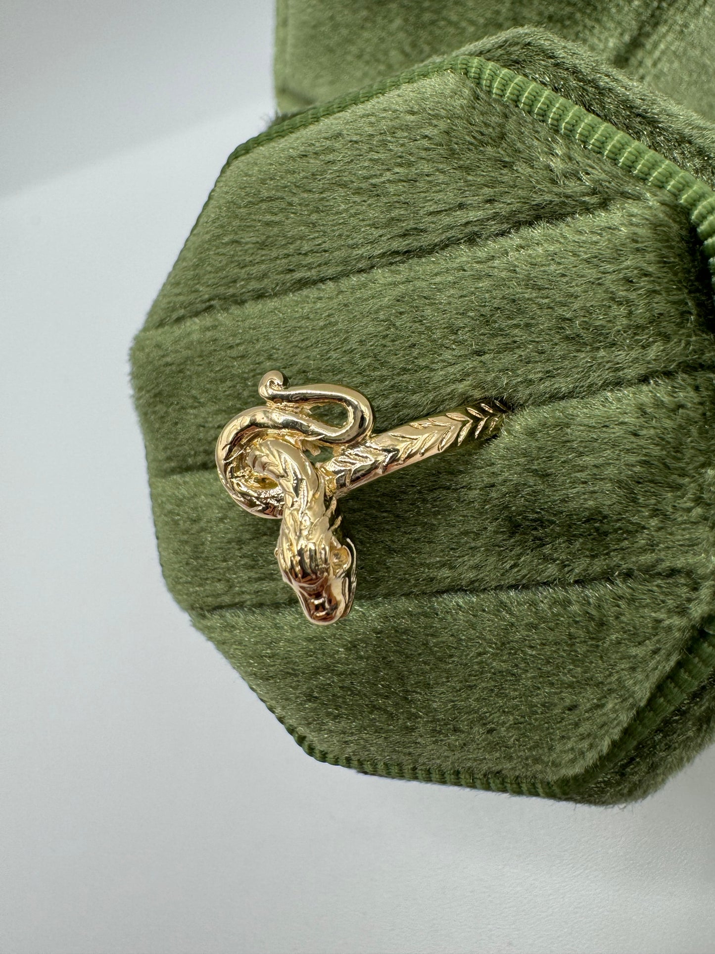 9ct gold snake ring