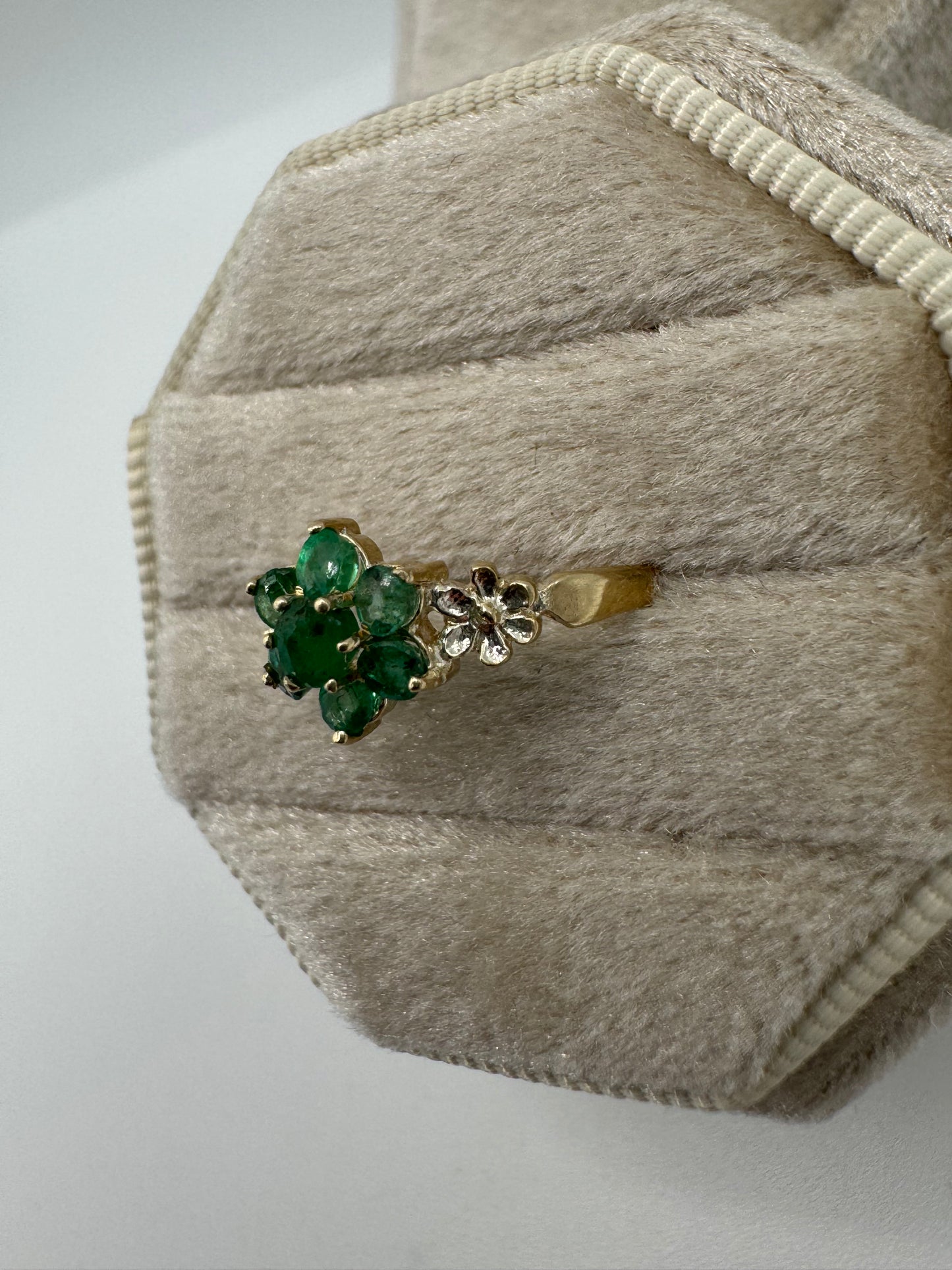 9ct gold emerald cluster ring