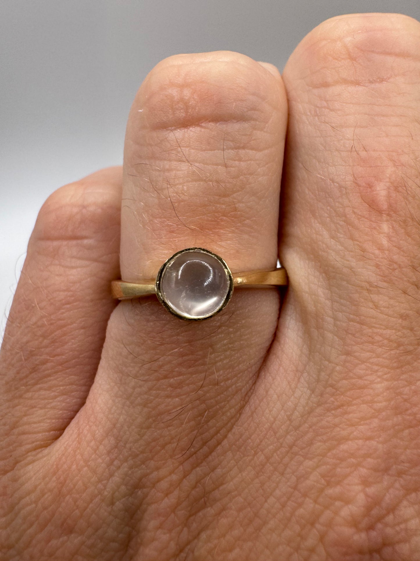 9ct gold moonstone ring
