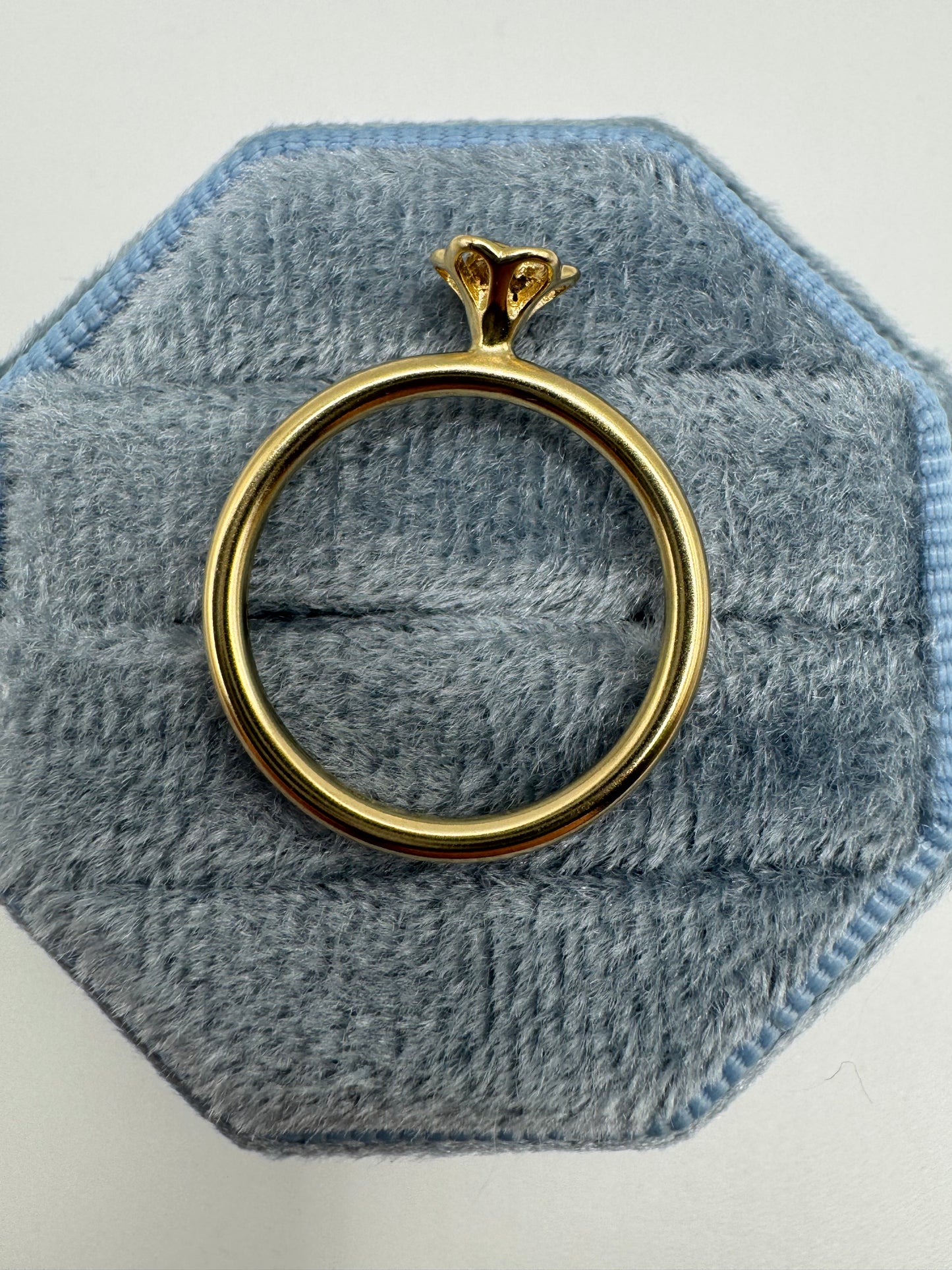 9ct gold cz flower ring