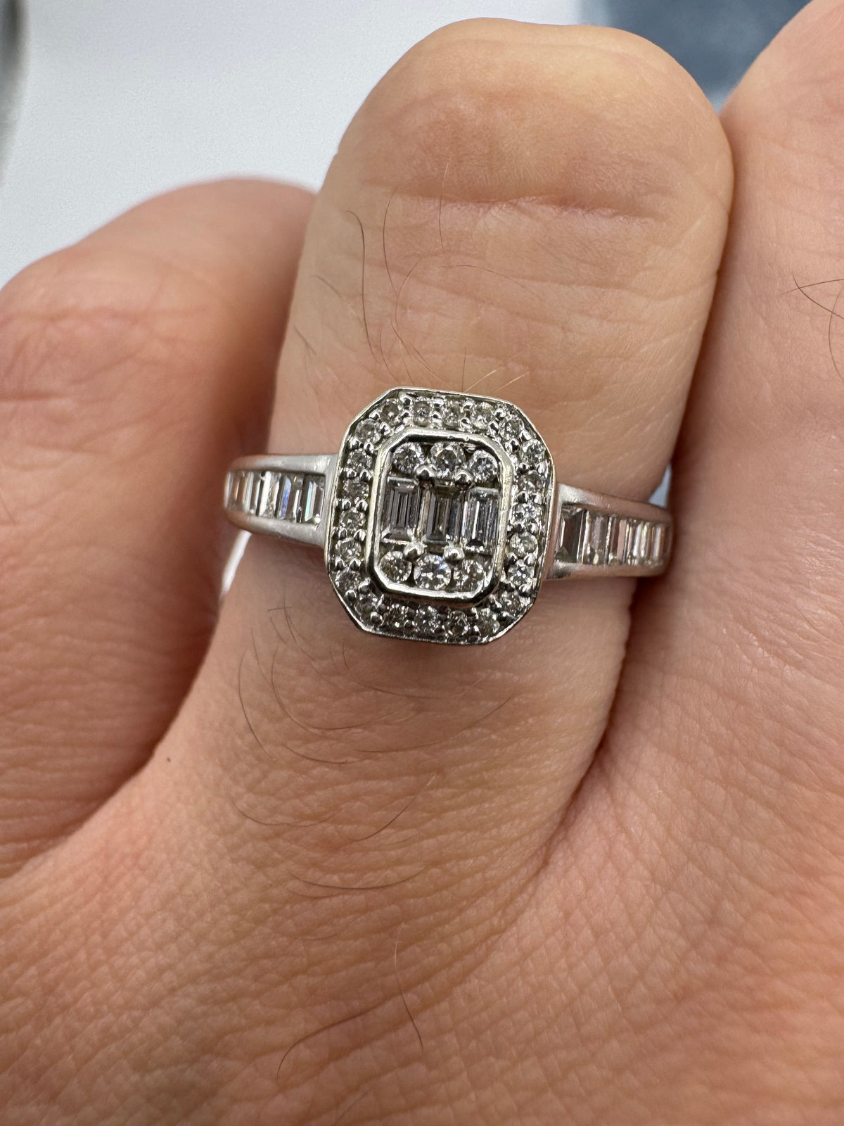 9ct white gold 0.5ct diamond cluster ring