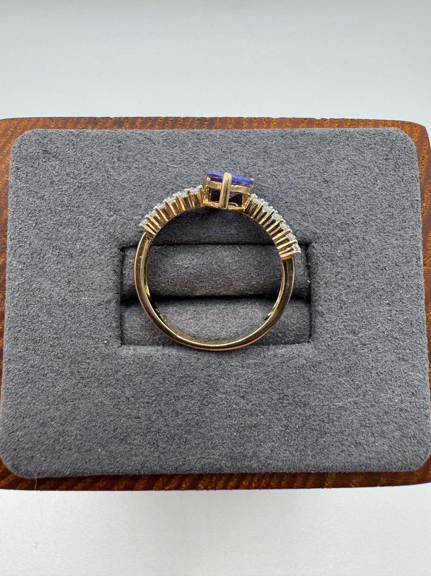9ct gold tanzanite and diamond ring