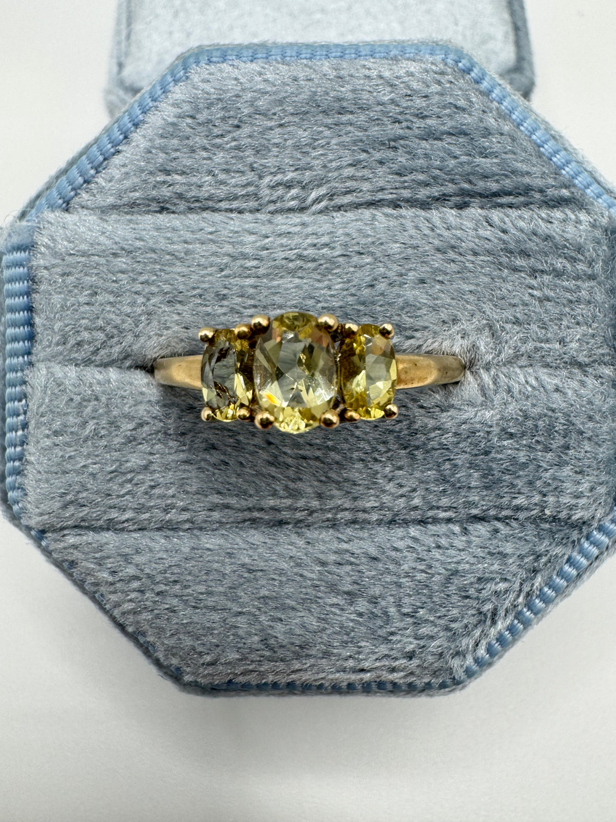 9ct gold quartz ring