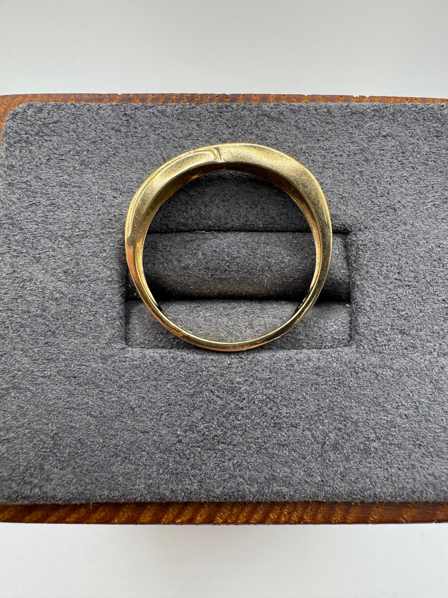 9ct gold sapphire and diamond ring