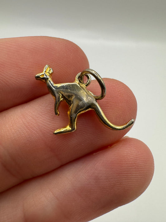 14ct gold kangaroo pendant