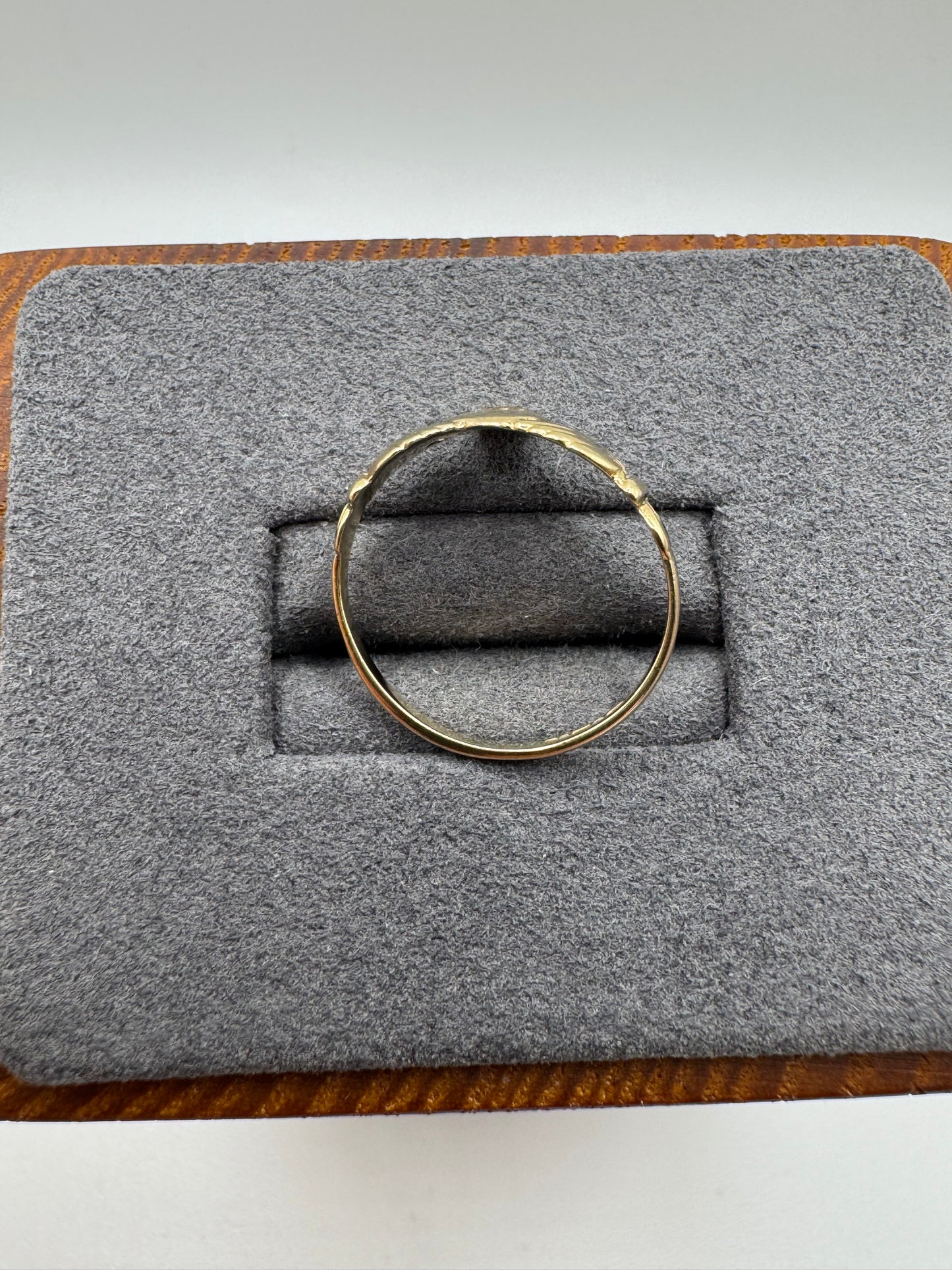 9ct gold claddagh ring