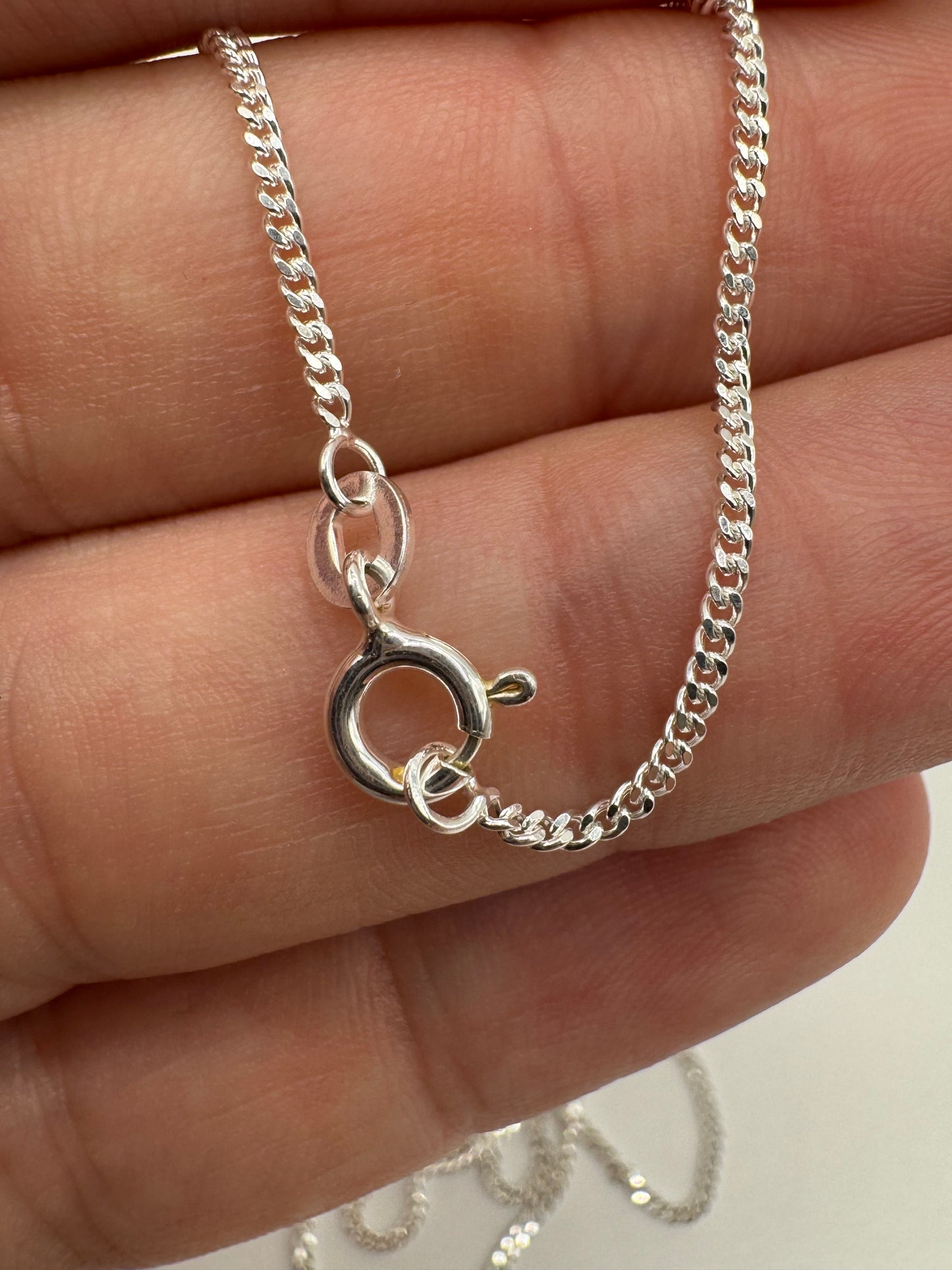 Silver curb chain 3 22”