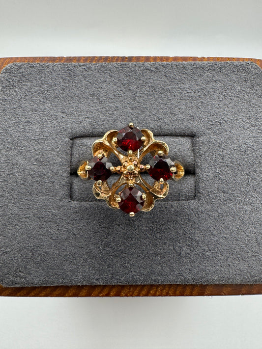 9ct gold garnet 4 leaf clover ring