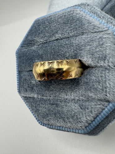 9ct gold patterned band