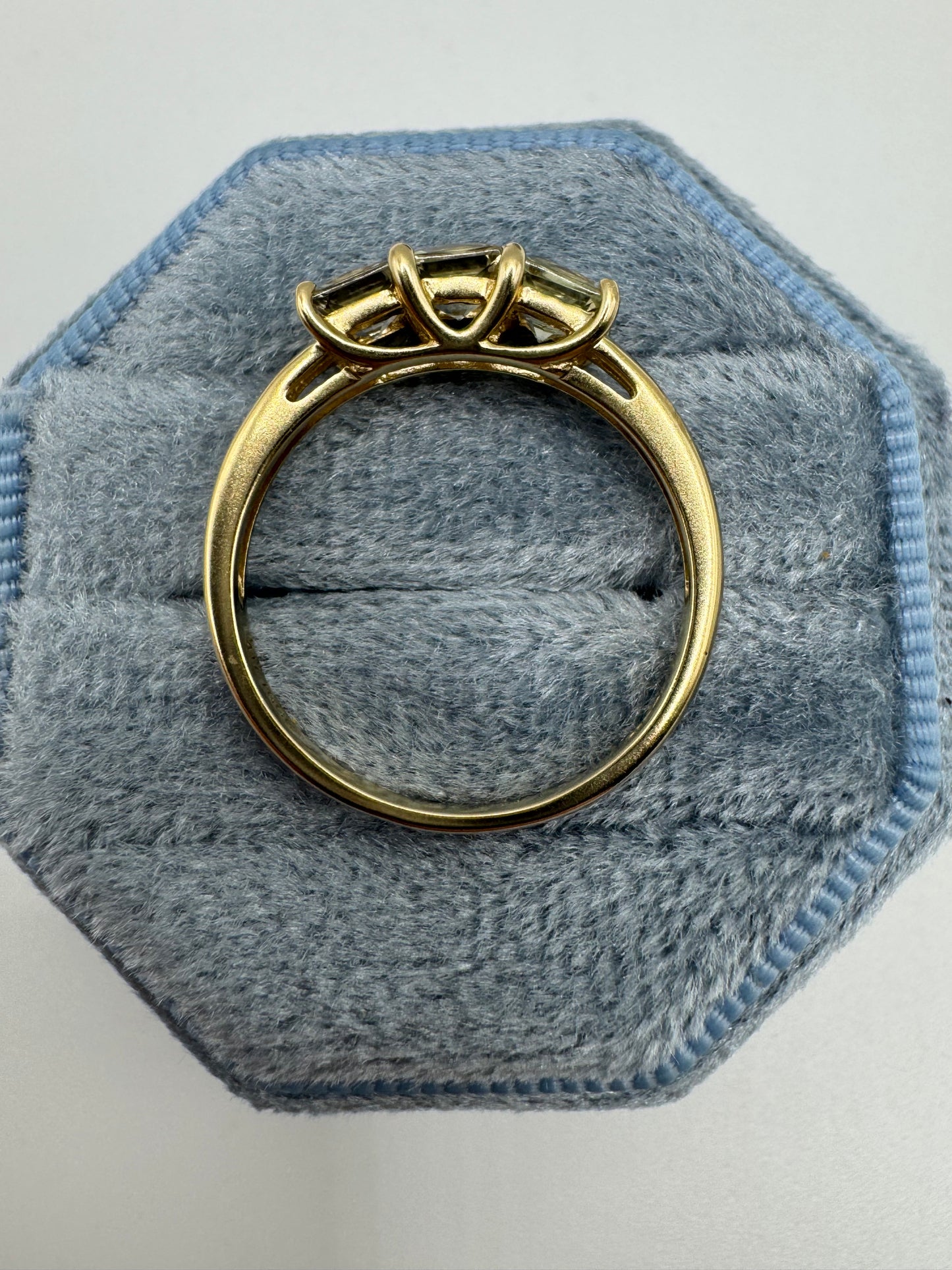 9ct gold quartz ring