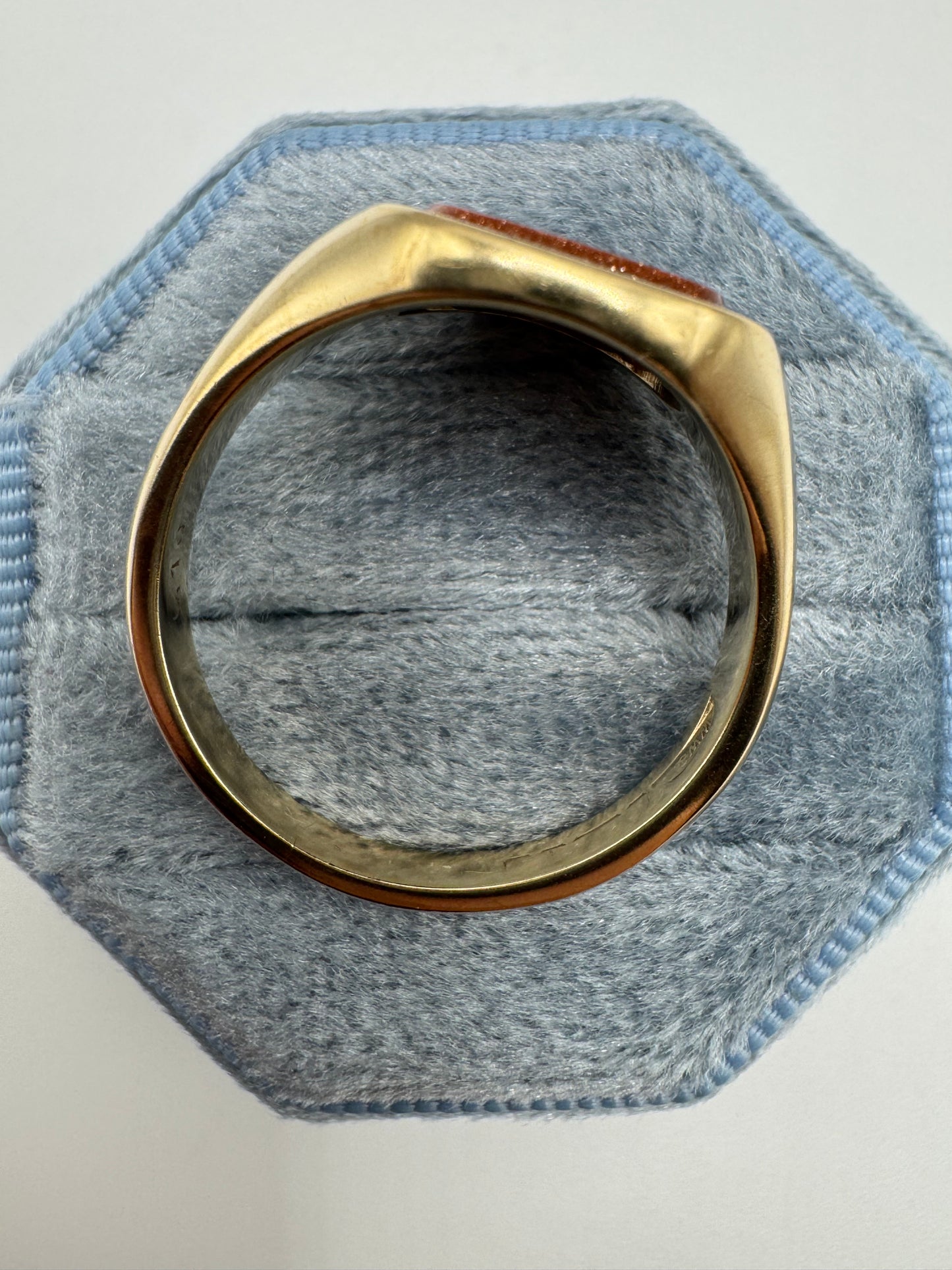 Heavy 9ct gold sandstone signet ring