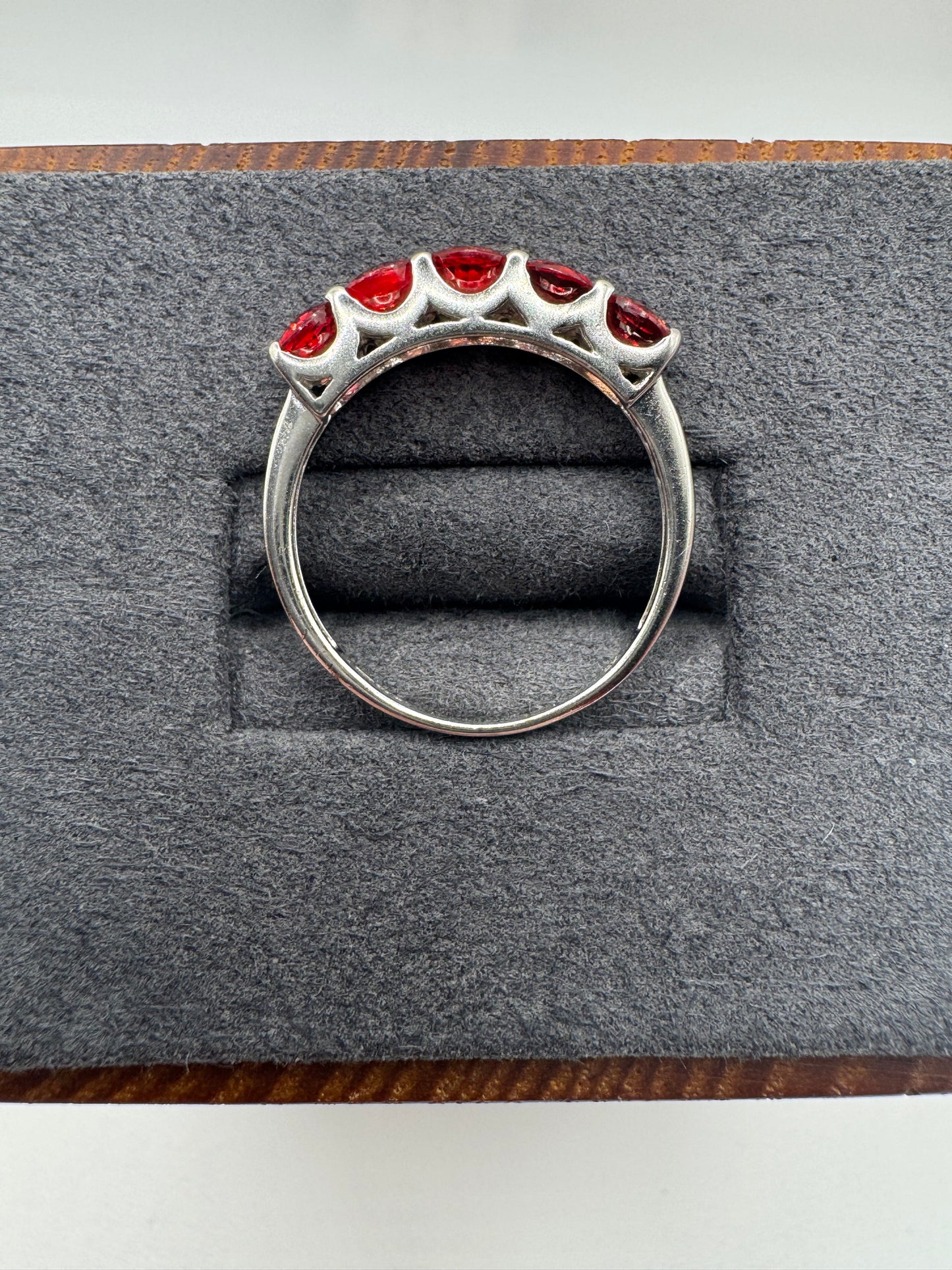 9ct white gold spinel ring