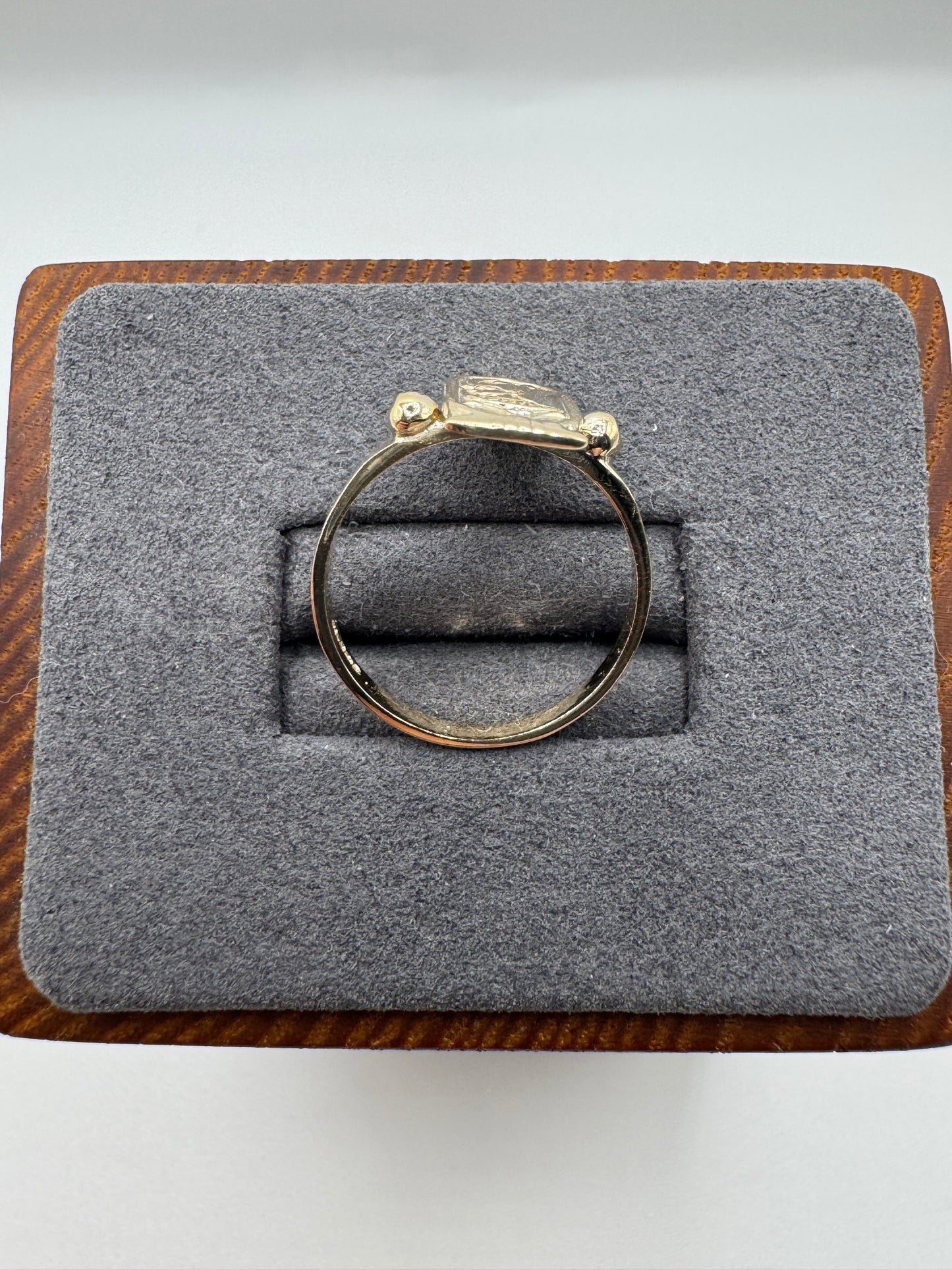 9ct gold cartouche ring