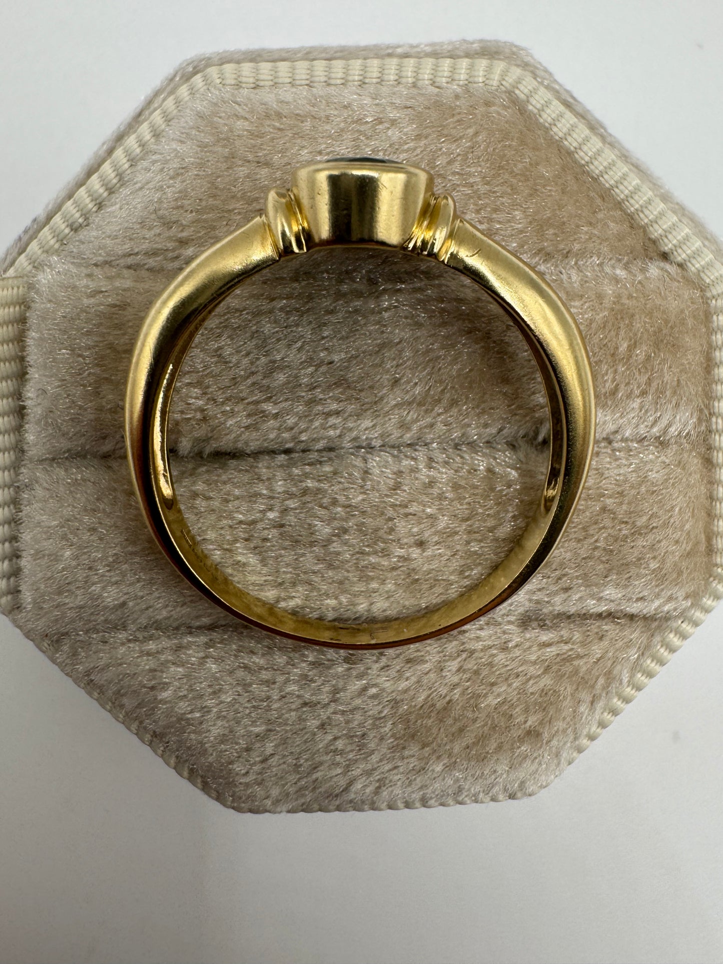 9ct gold emerald and diamond ring