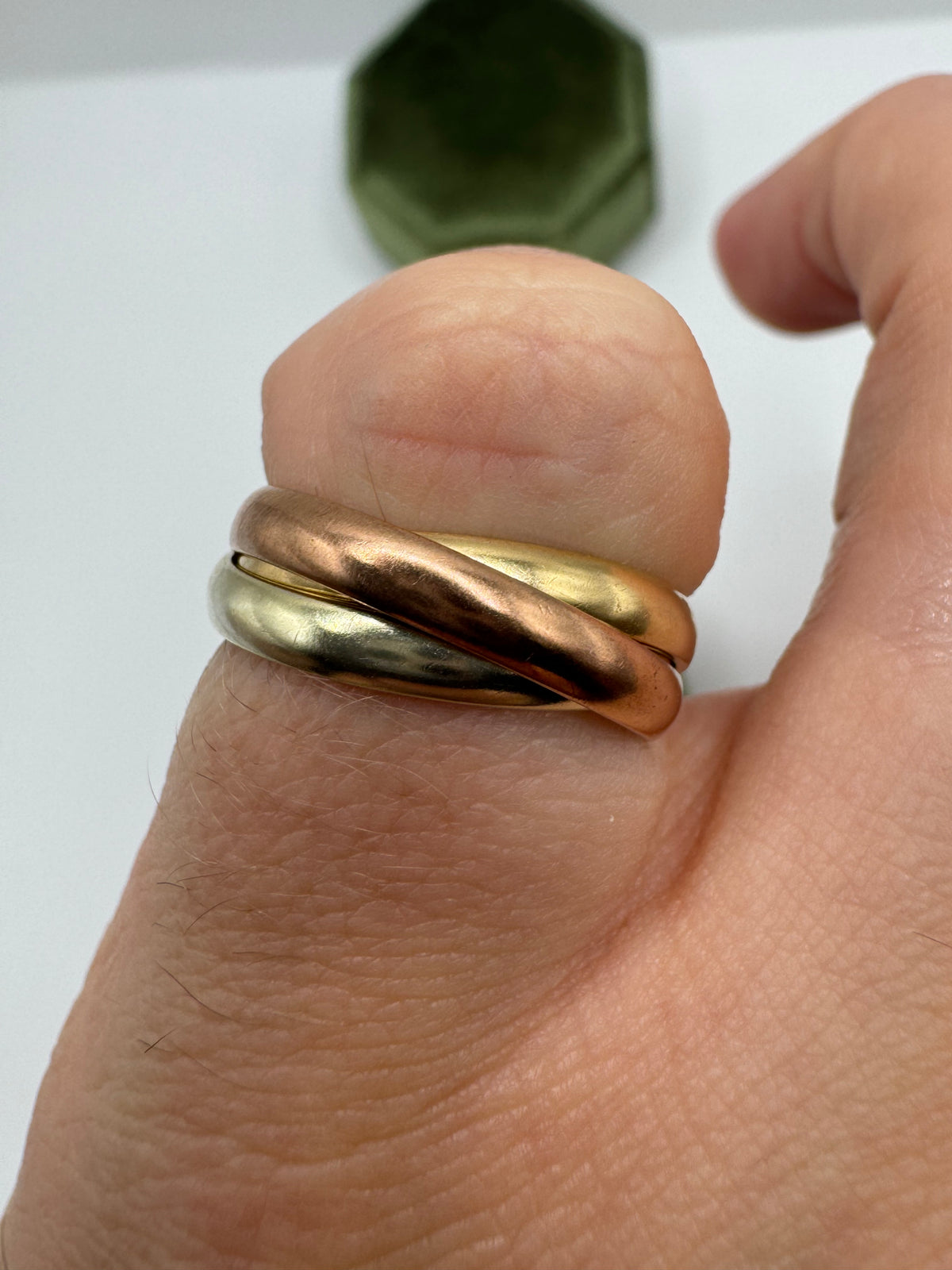 Heavy vintage 9ct tri-gold Russian band