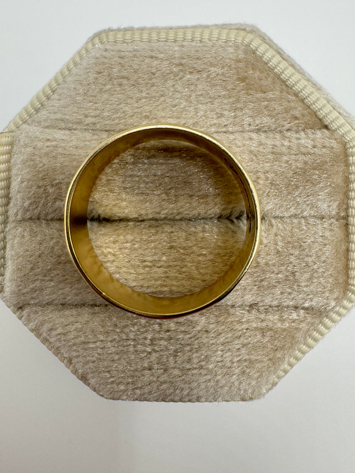 Vintage 9ct gold patterned band