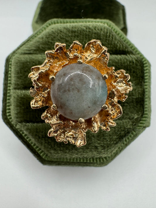 Heavy 9ct gold agate cocktail ring