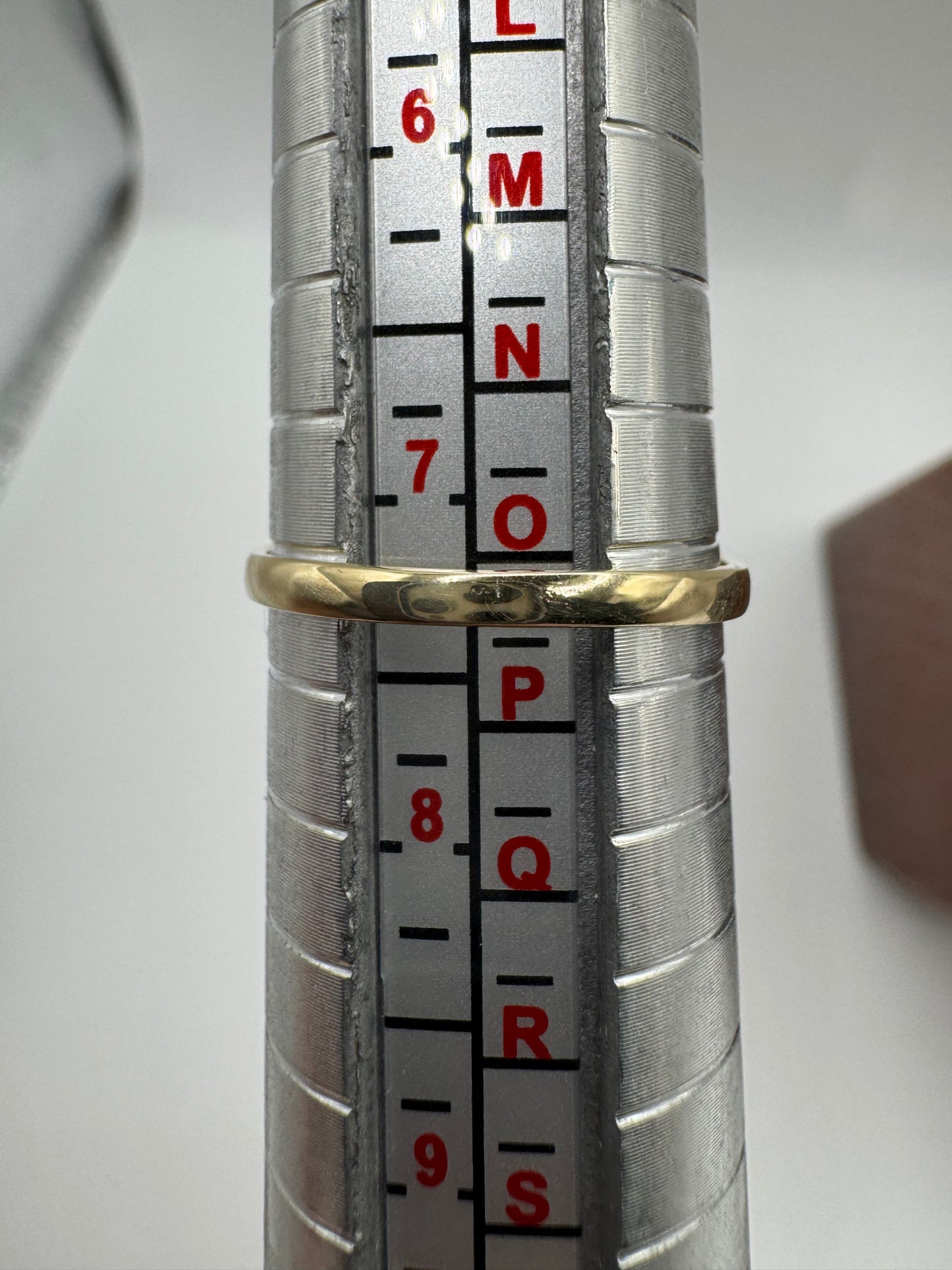 9ct gold peridot ring