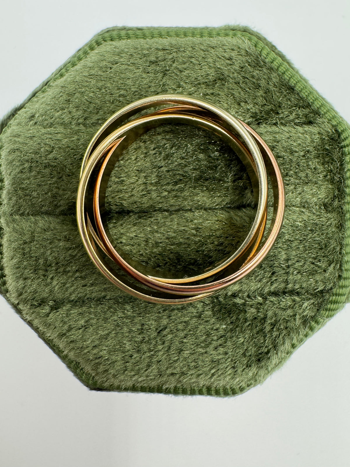 Heavy vintage 9ct tri-gold Russian band