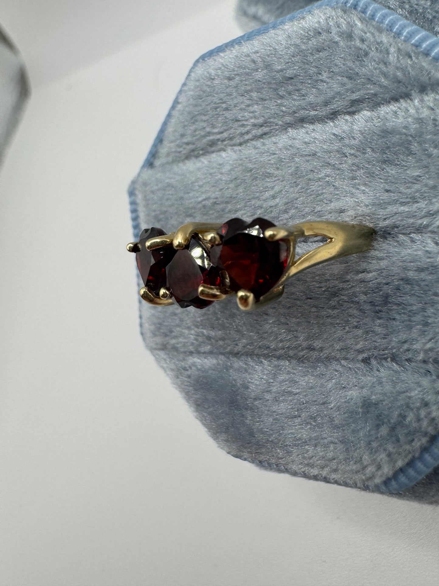 9ct gold garnet heart ring
