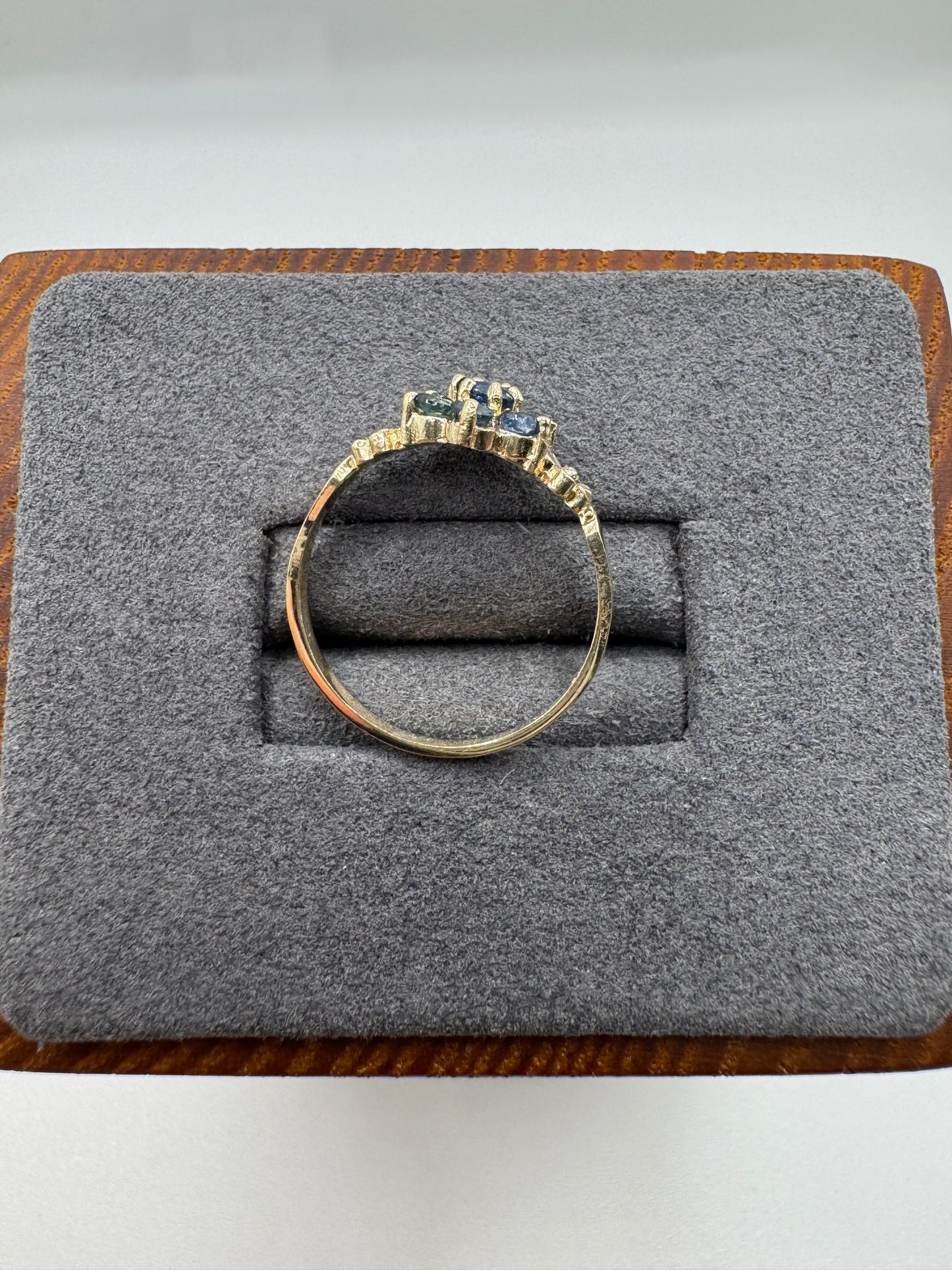 9ct gold sapphire cluster ring