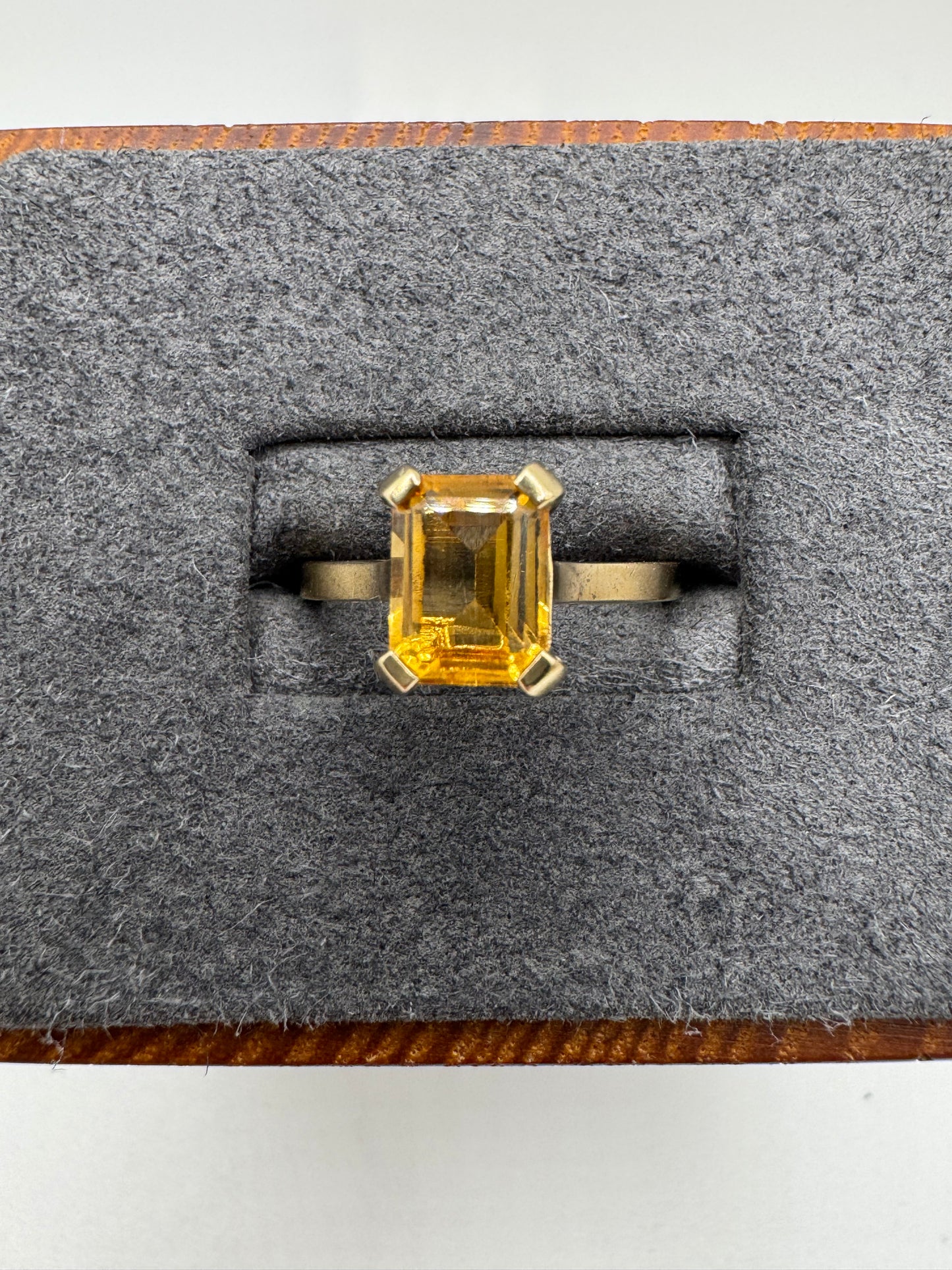 9ct gold citrine ring