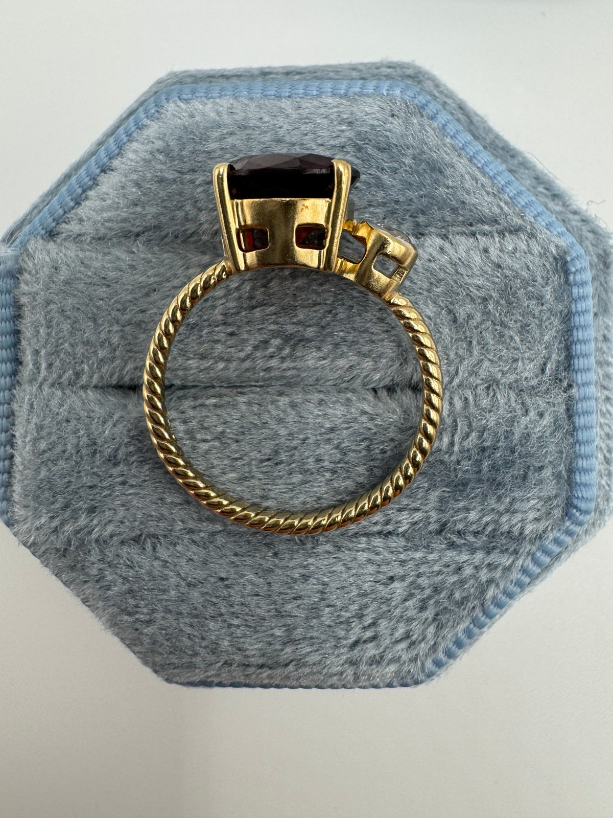 9ct gold garnet and zircon ring