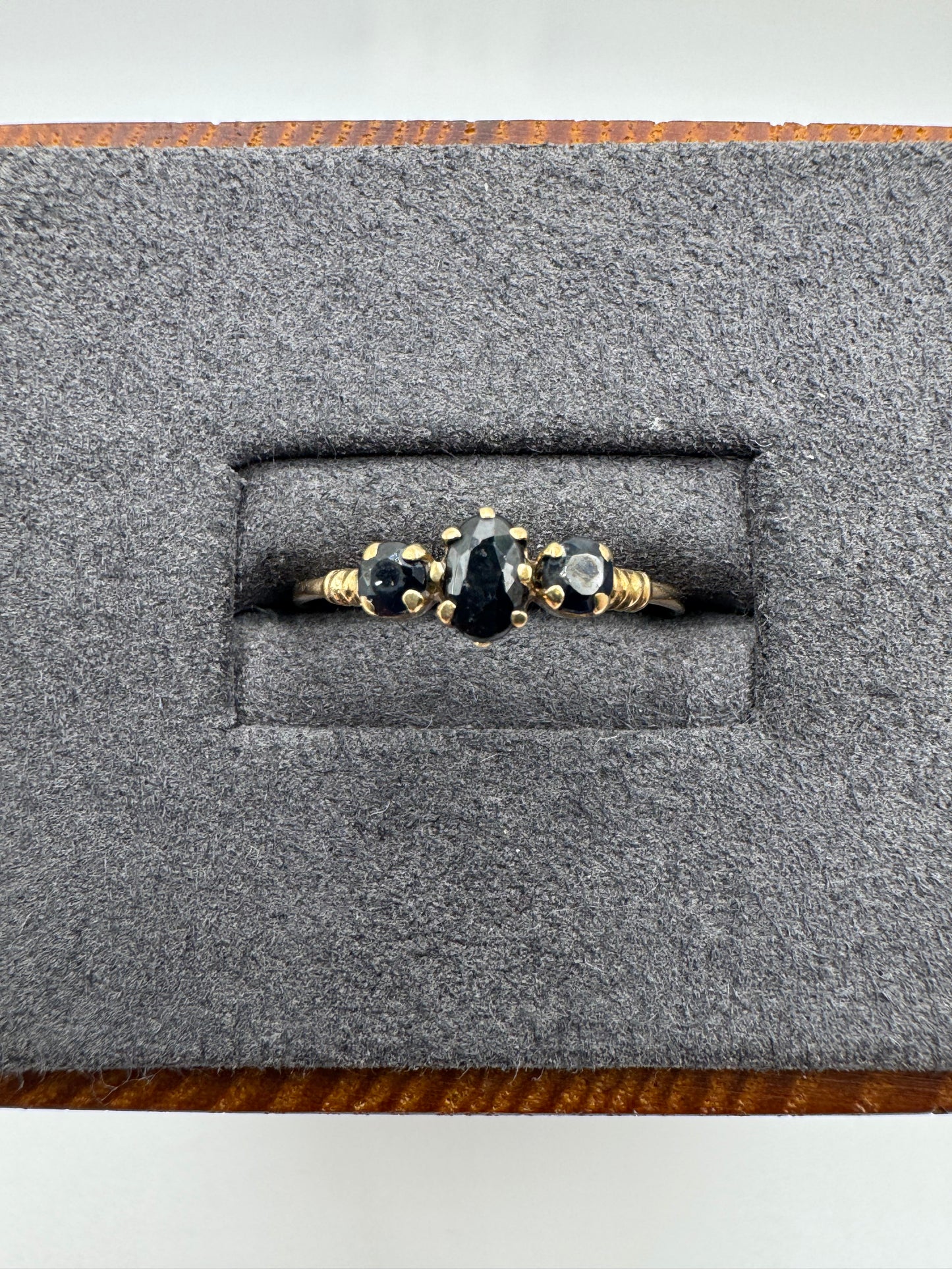 9ct gold sapphire ring